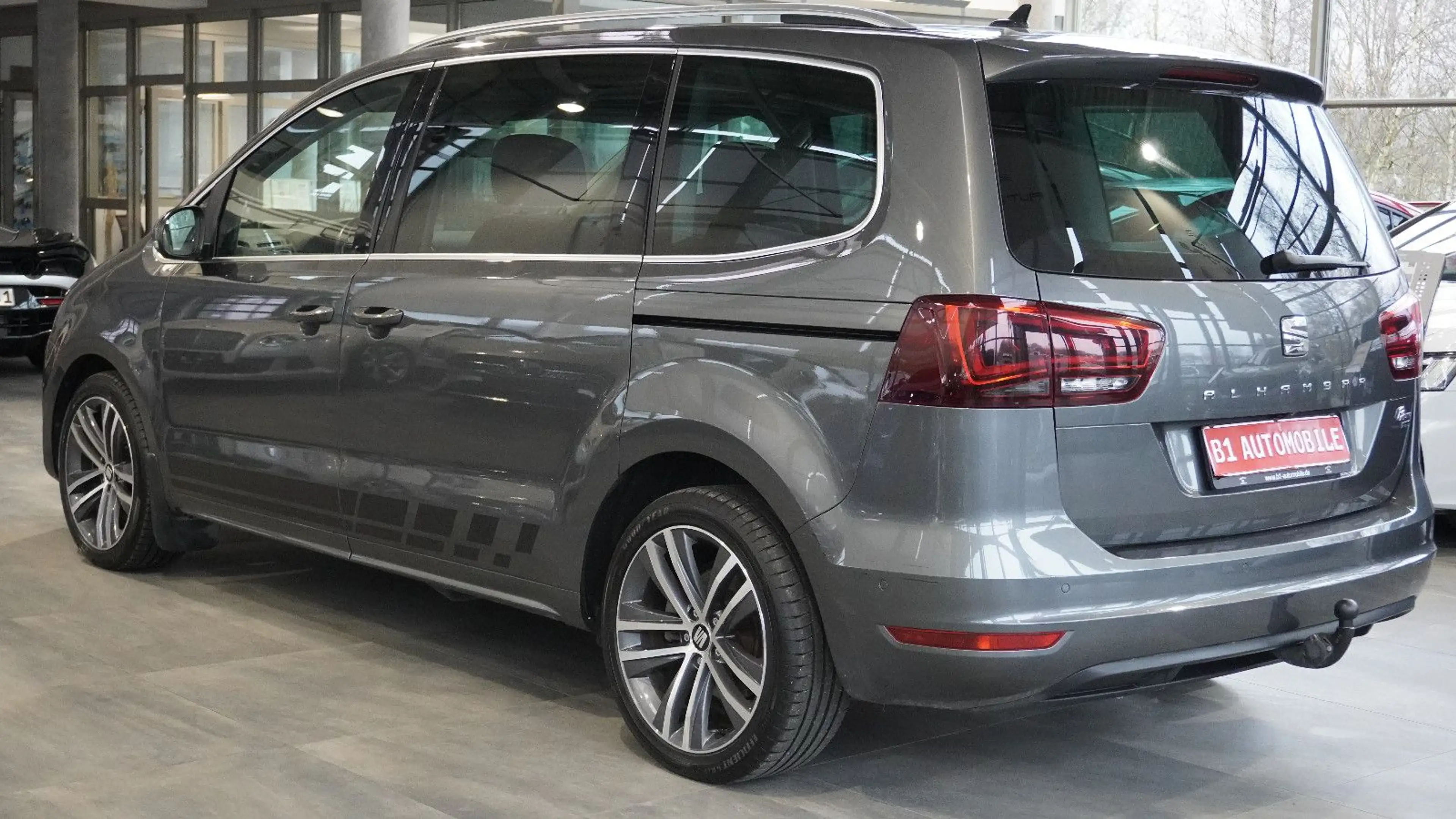 SEAT Alhambra FR-Line Allrad*ACC*AHK*STHZ*7-SITZ* — photo 9
