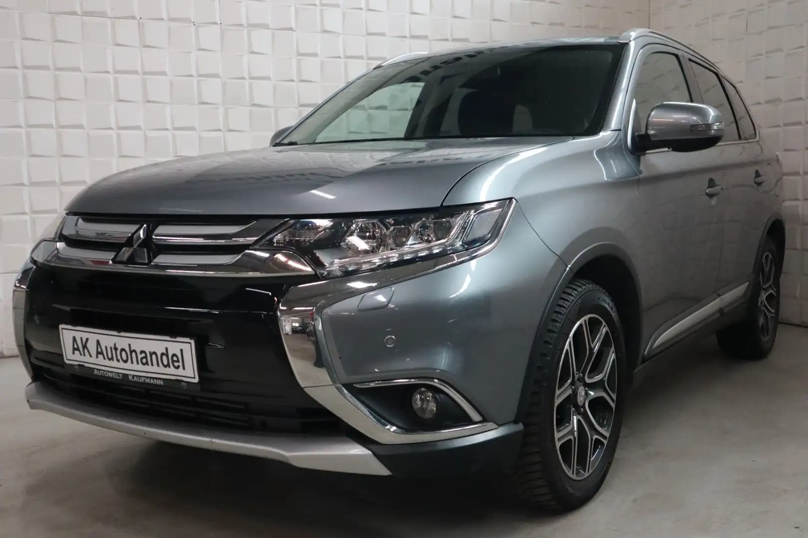 Mitsubishi Outlander ClearTec Intense 4WD,Klima,1-Hand Grau - 1
