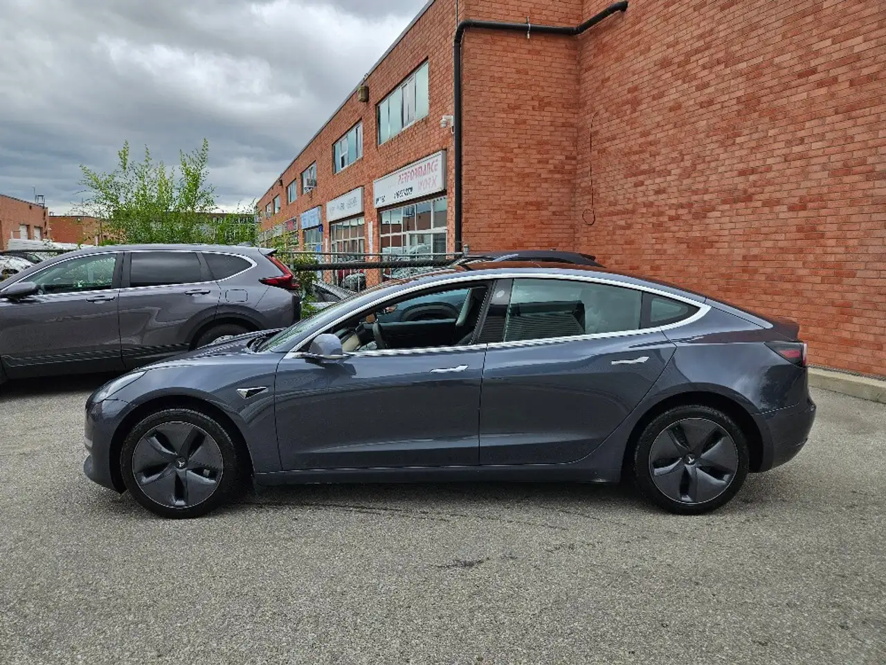 Tesla Model 3 снимка Tesla Model 3