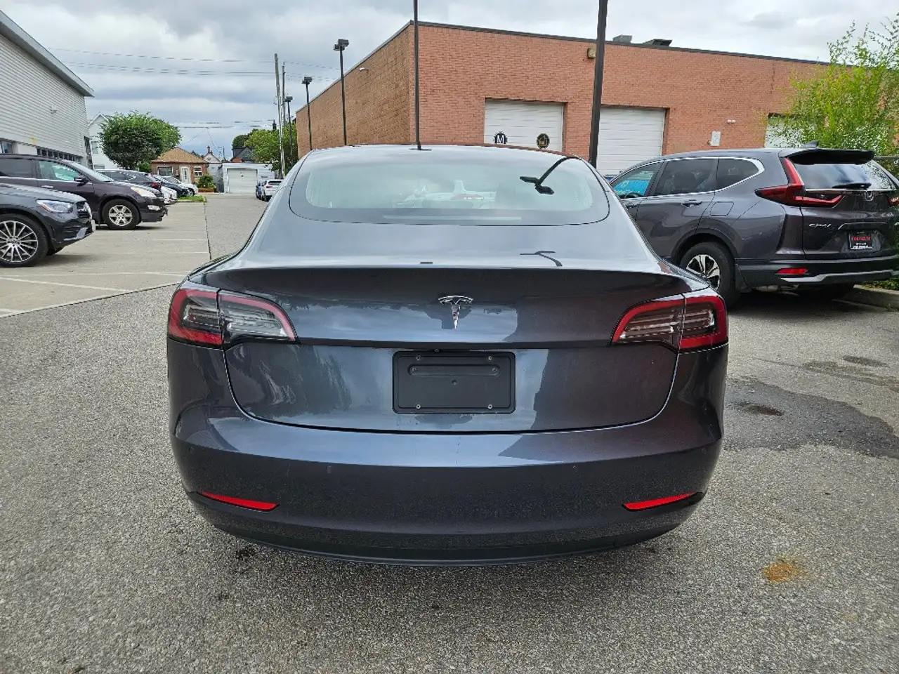 Tesla Model 3 снимка Tesla Model 3
