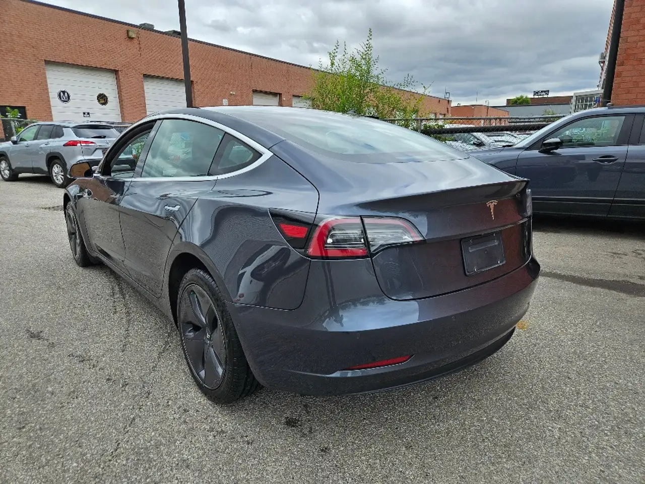 Tesla Model 3 снимка Tesla Model 3