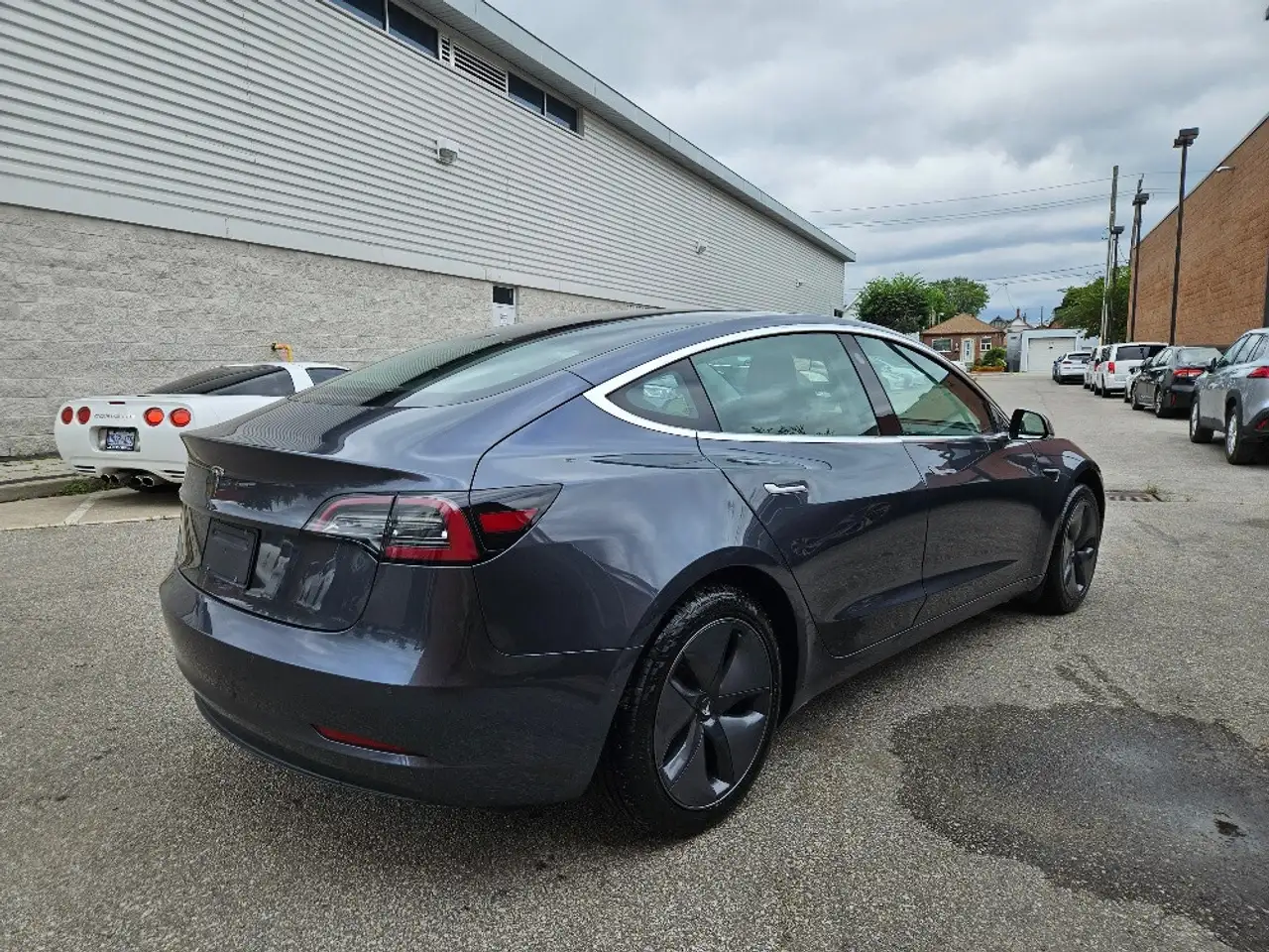 Tesla Model 3 снимка Tesla Model 3