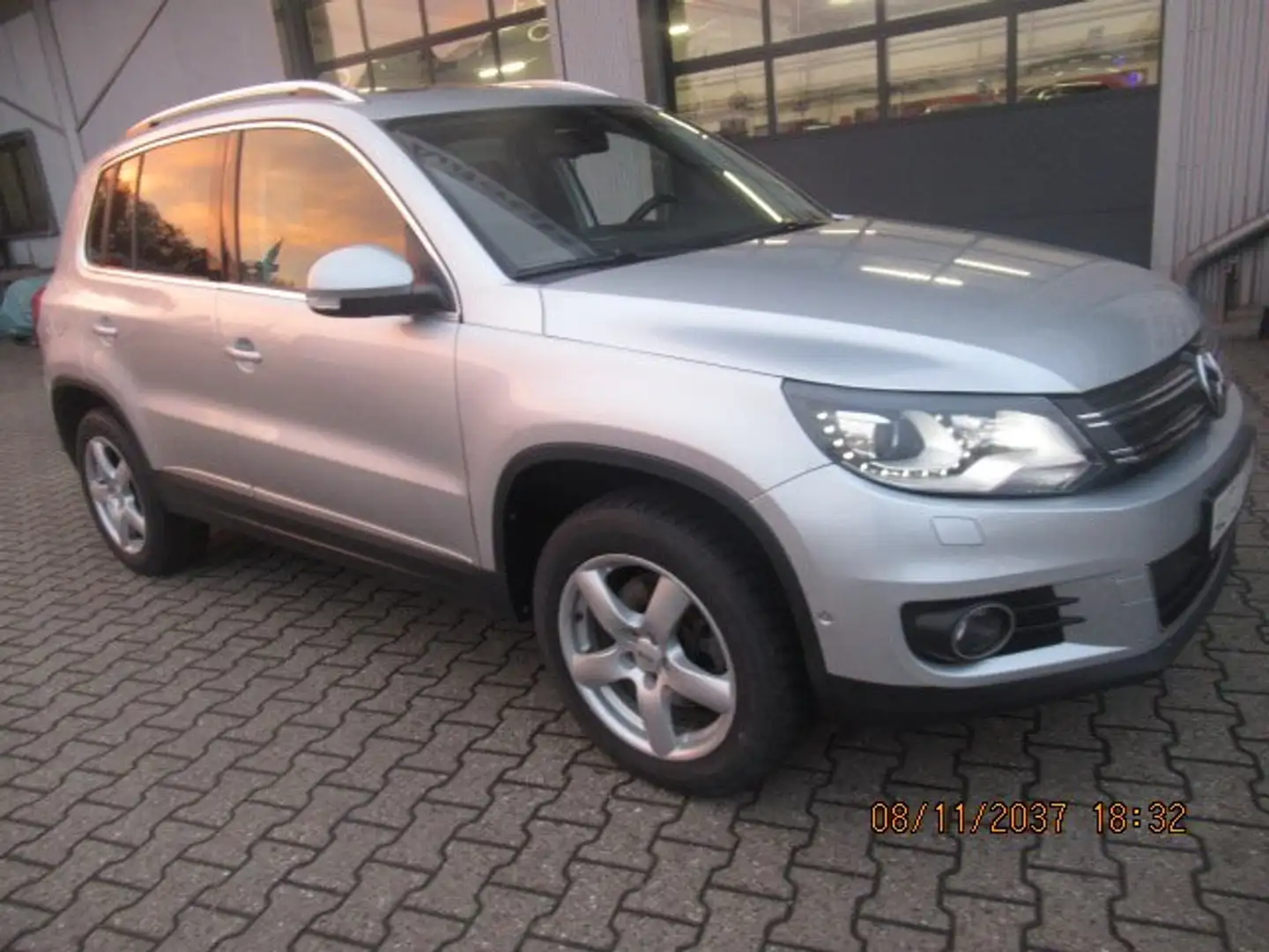 Volkswagen Tiguan Sport Grau - 2