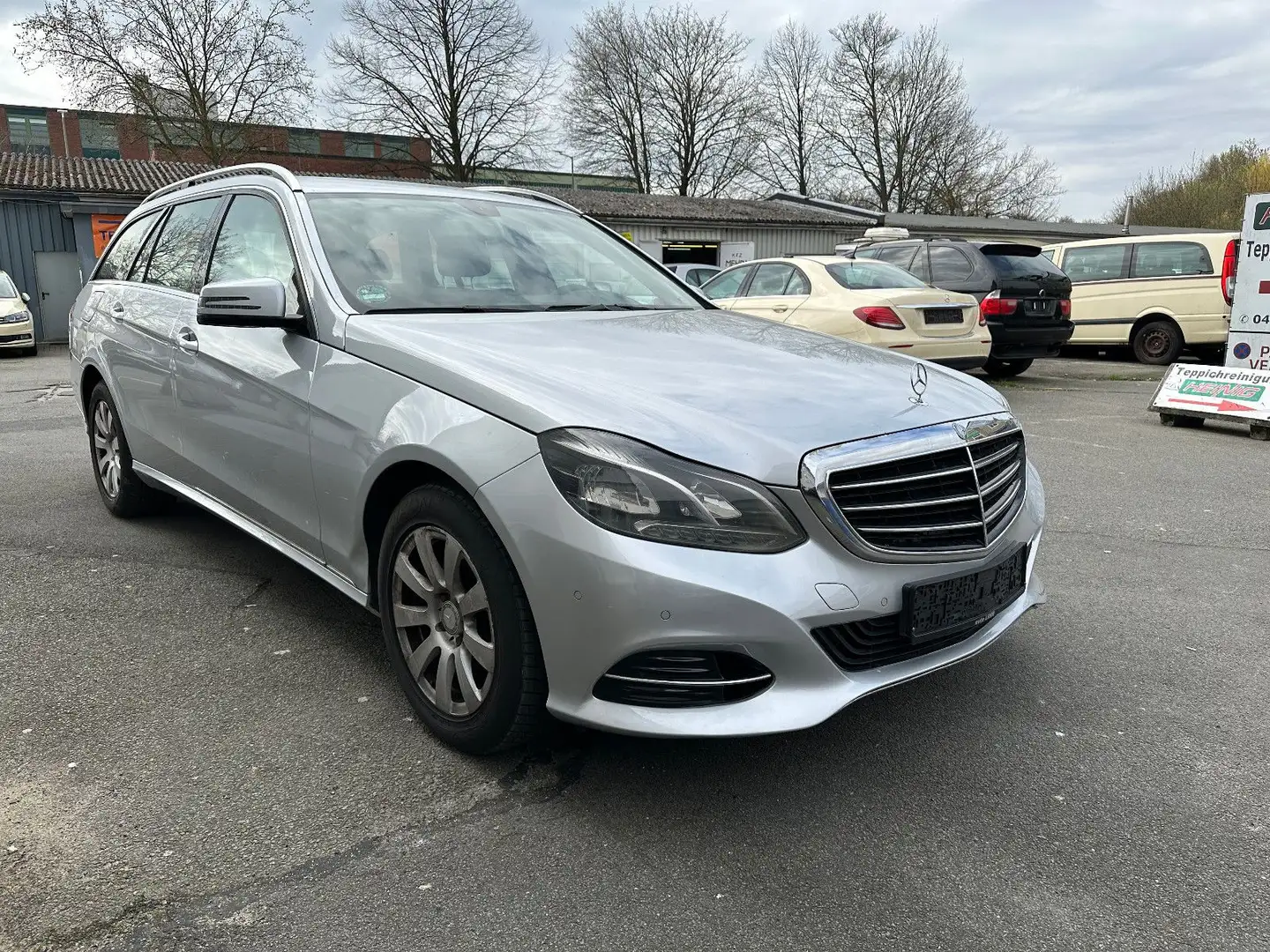 Mercedes-Benz E 200 E - T-Modell, Navi gross, Xenon Plateado - 2