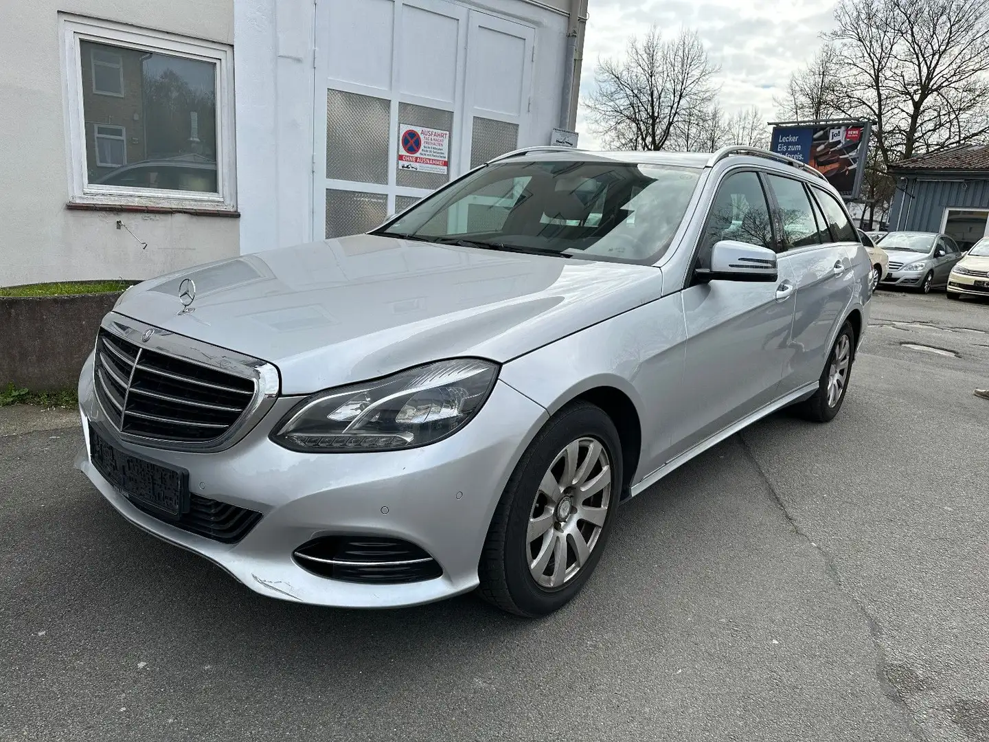 Mercedes-Benz E 200 E - T-Modell, Navi gross, Xenon Plateado - 1