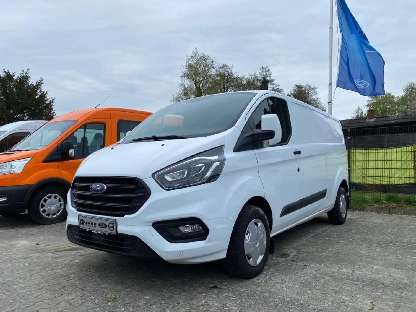 Ford Transit Custom 300 L2 Trend Weiß - 1