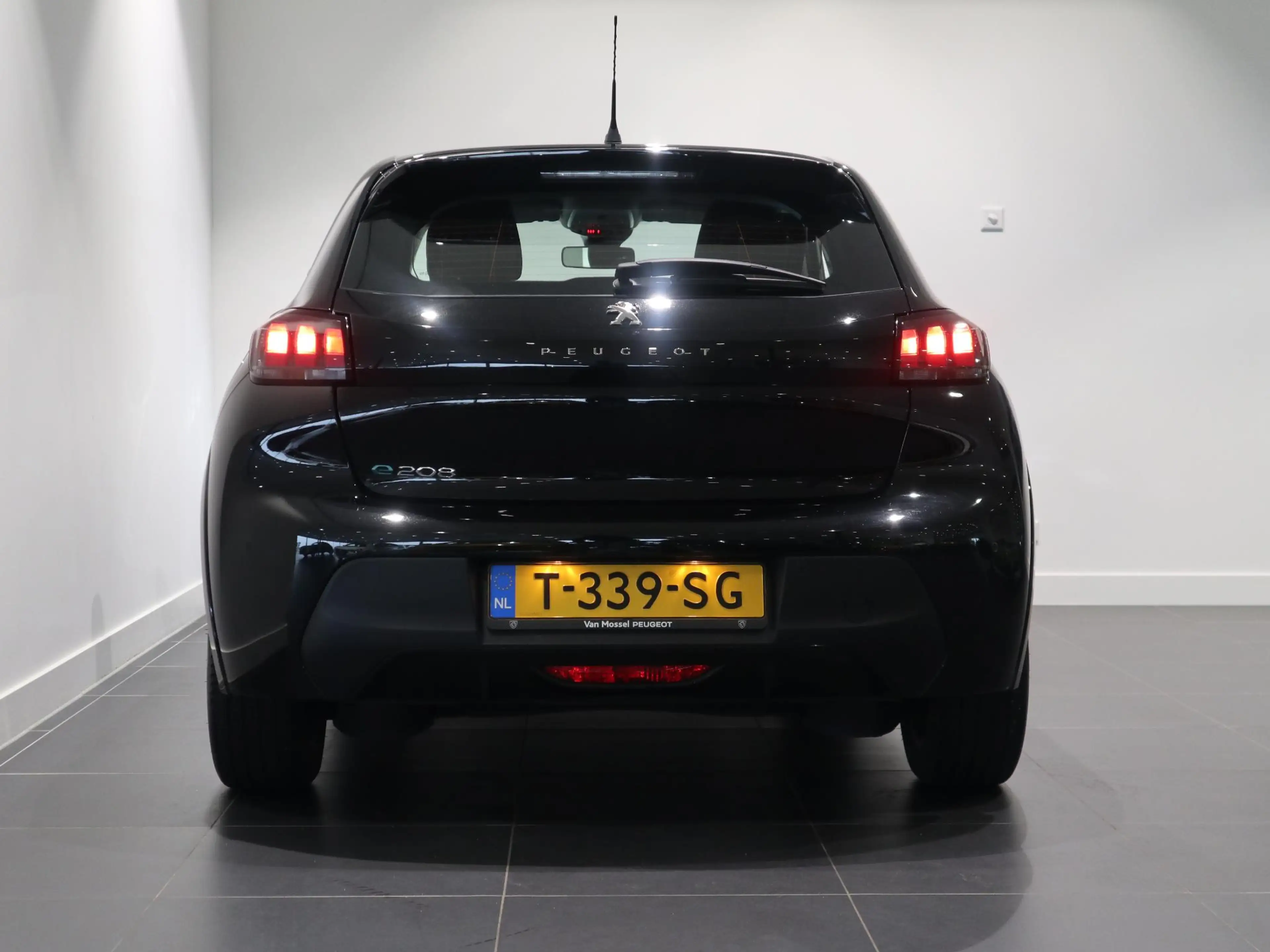 Peugeot e-208 EV Active Pack 50 kWh ANDROID AUTO/ APPLE CARPLAY — photo 5