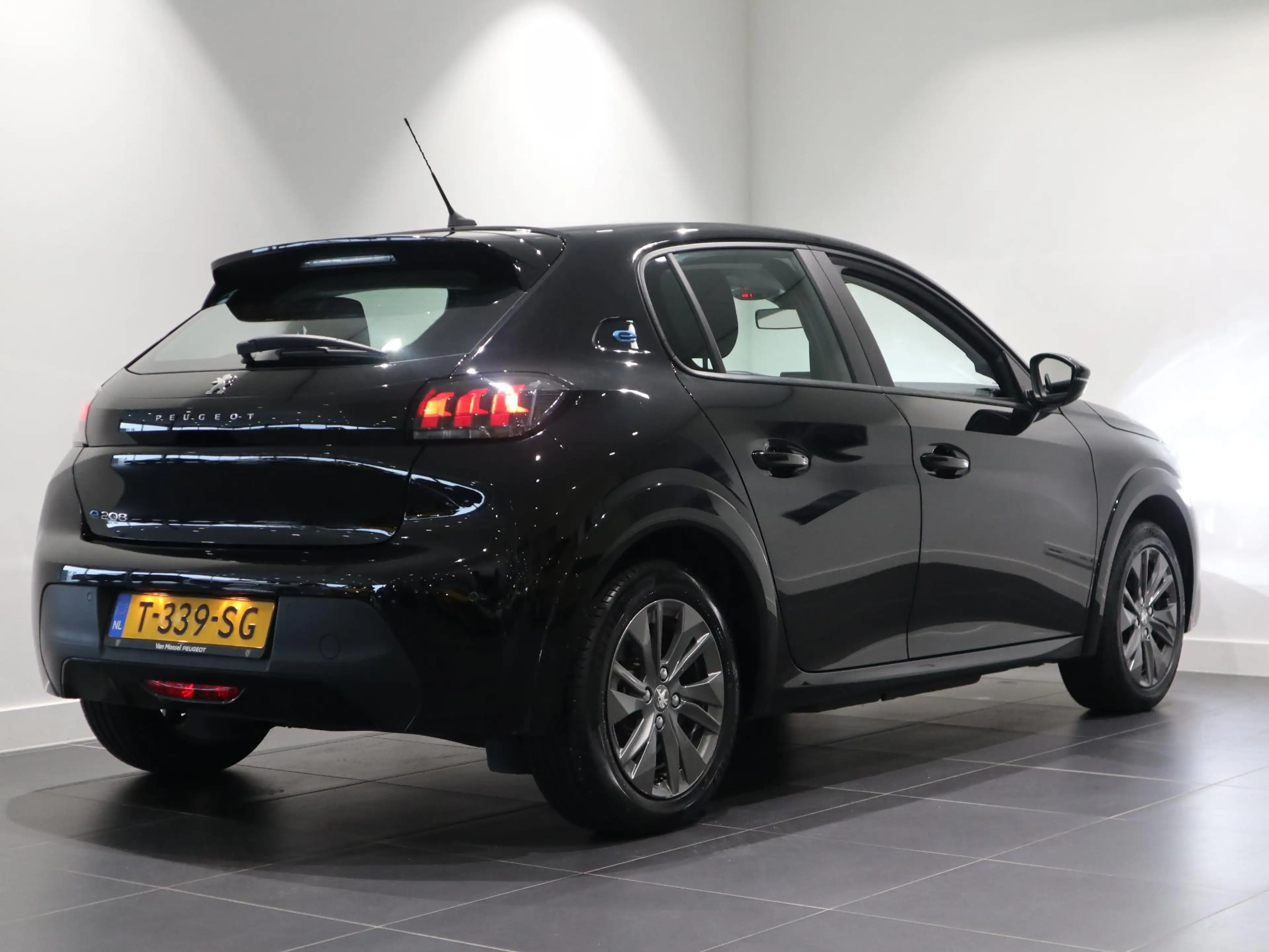 Peugeot e-208 EV Active Pack 50 kWh ANDROID AUTO/ APPLE CARPLAY — photo 4