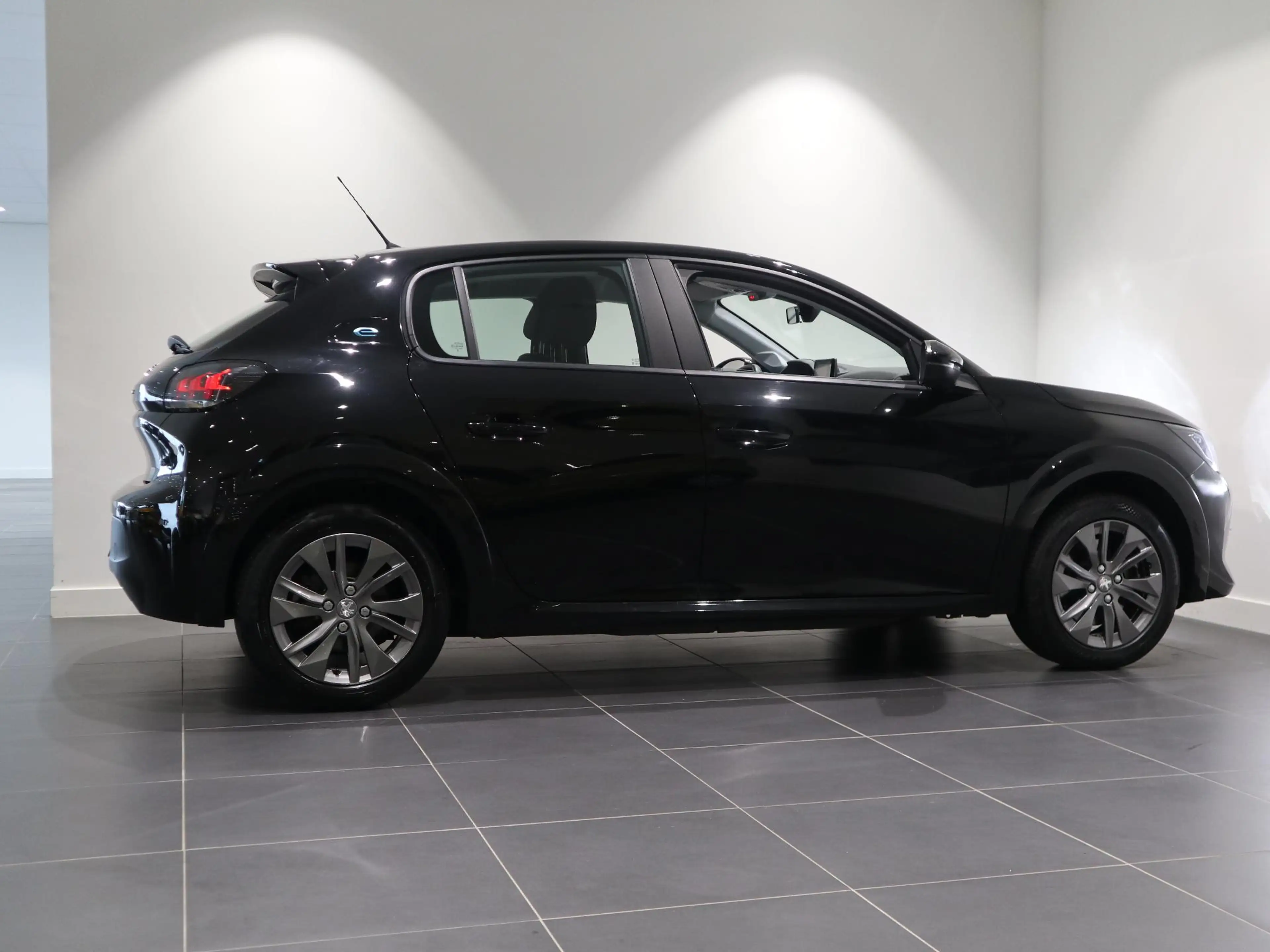Peugeot e-208 EV Active Pack 50 kWh ANDROID AUTO/ APPLE CARPLAY — photo 6