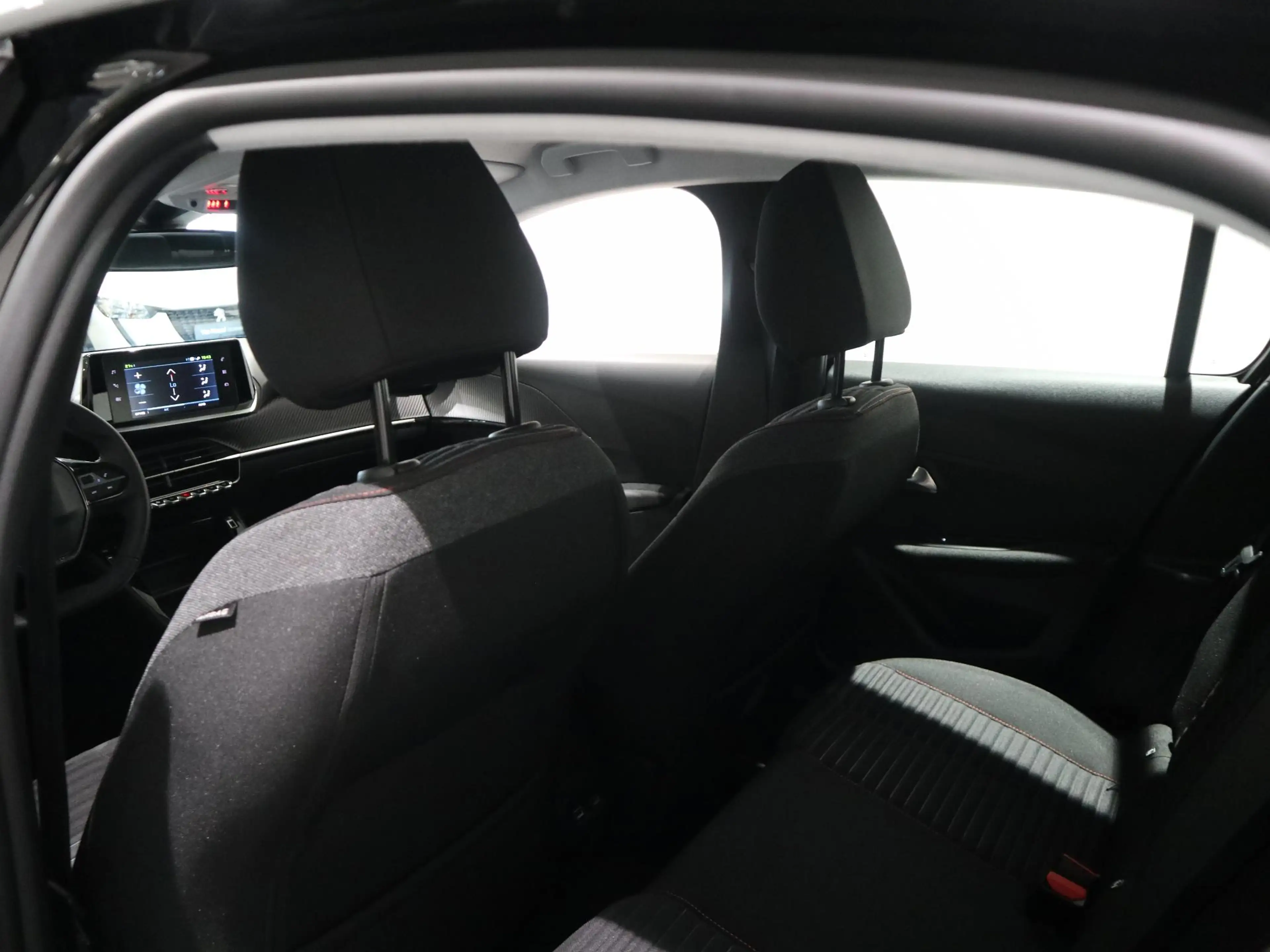 Peugeot e-208 EV Active Pack 50 kWh ANDROID AUTO/ APPLE CARPLAY — photo 10