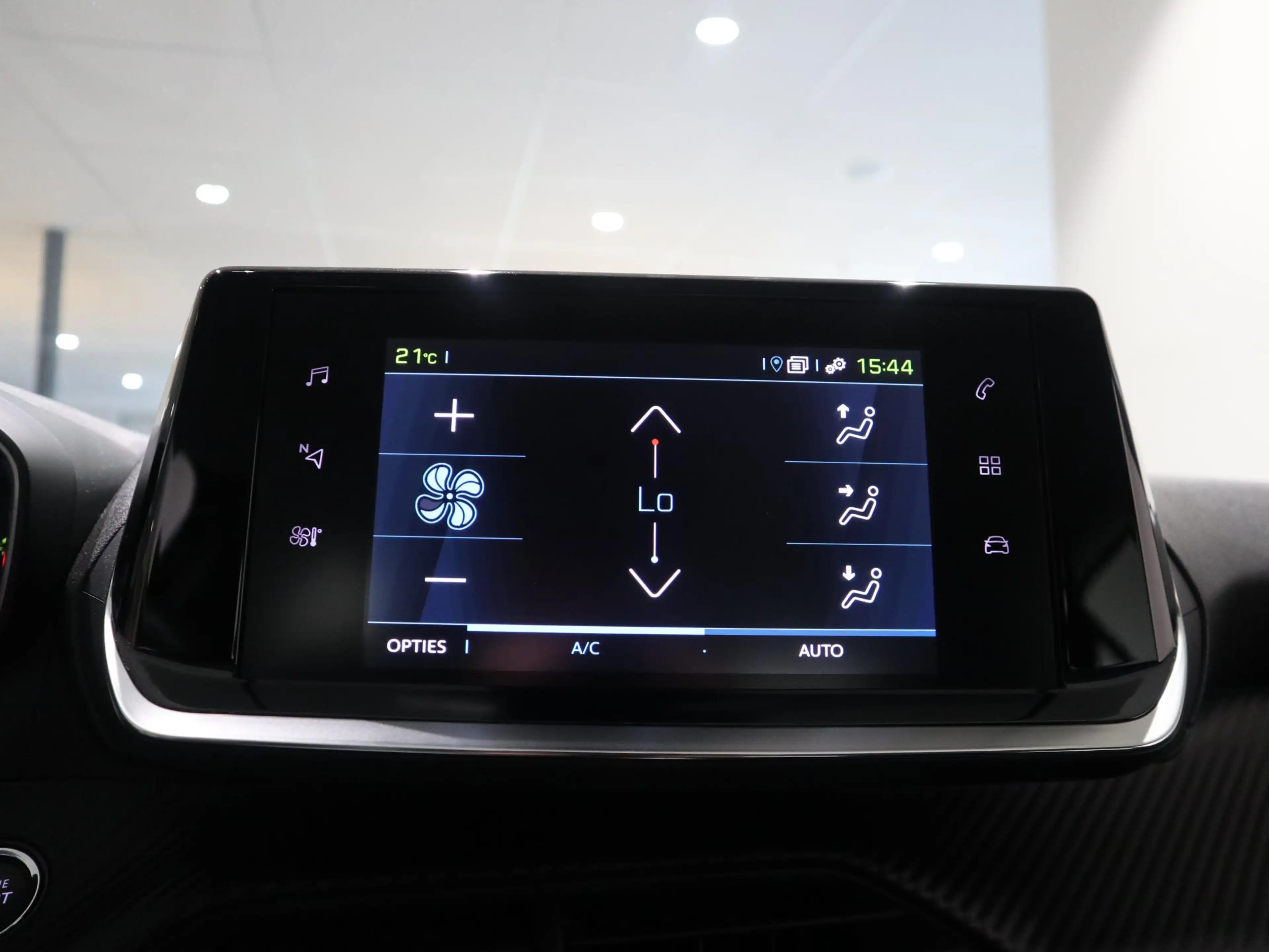 Peugeot e-208 EV Active Pack 50 kWh ANDROID AUTO/ APPLE CARPLAY — photo 15