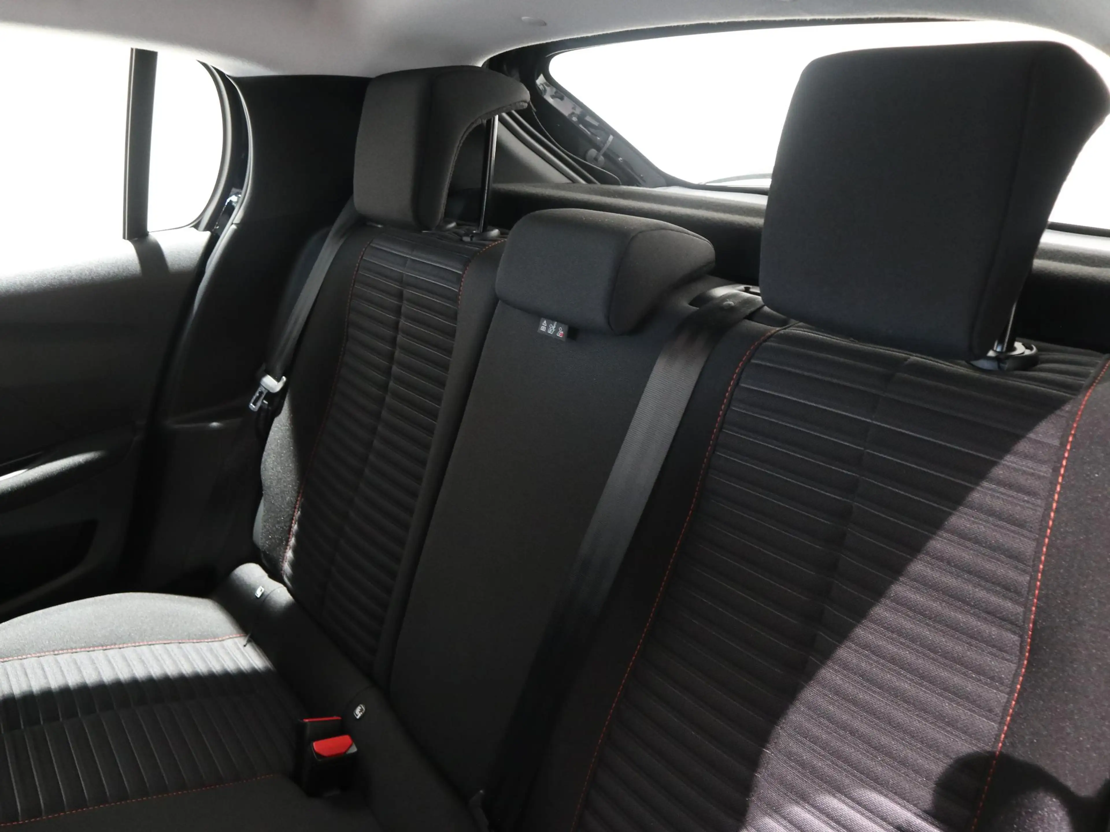 Peugeot e-208 EV Active Pack 50 kWh ANDROID AUTO/ APPLE CARPLAY — photo 9
