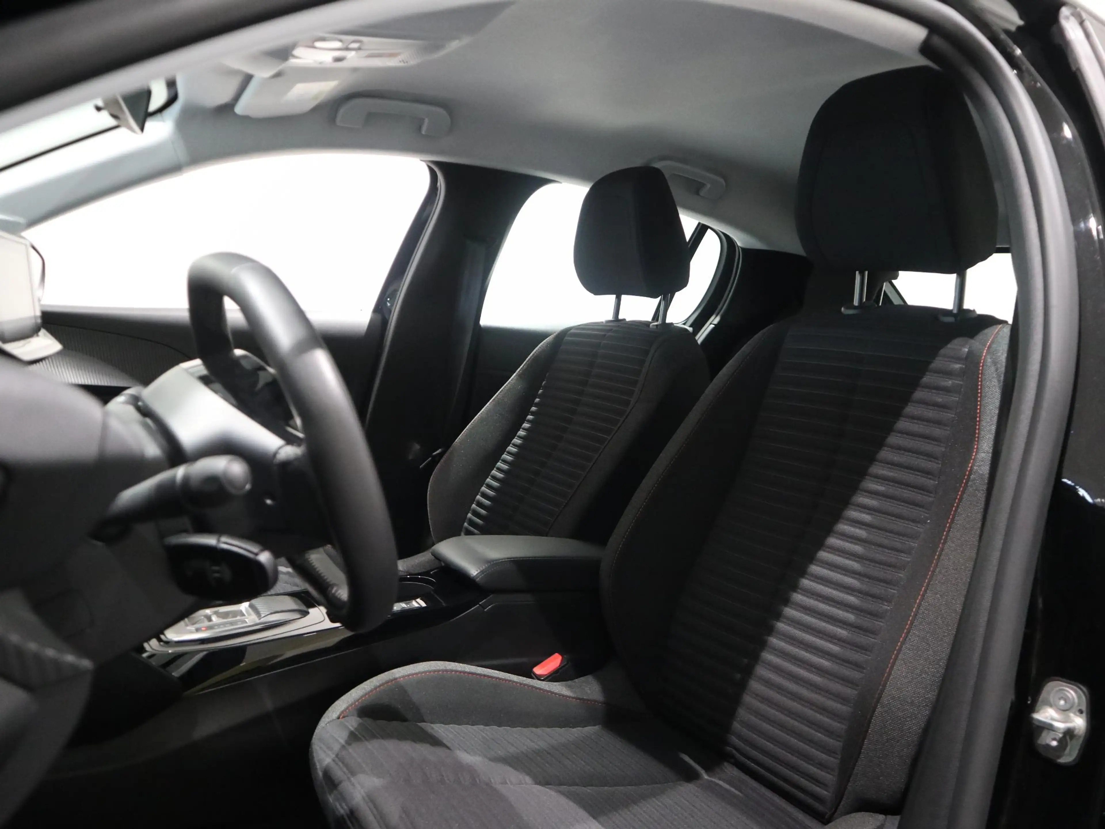 Peugeot e-208 EV Active Pack 50 kWh ANDROID AUTO/ APPLE CARPLAY — photo 7