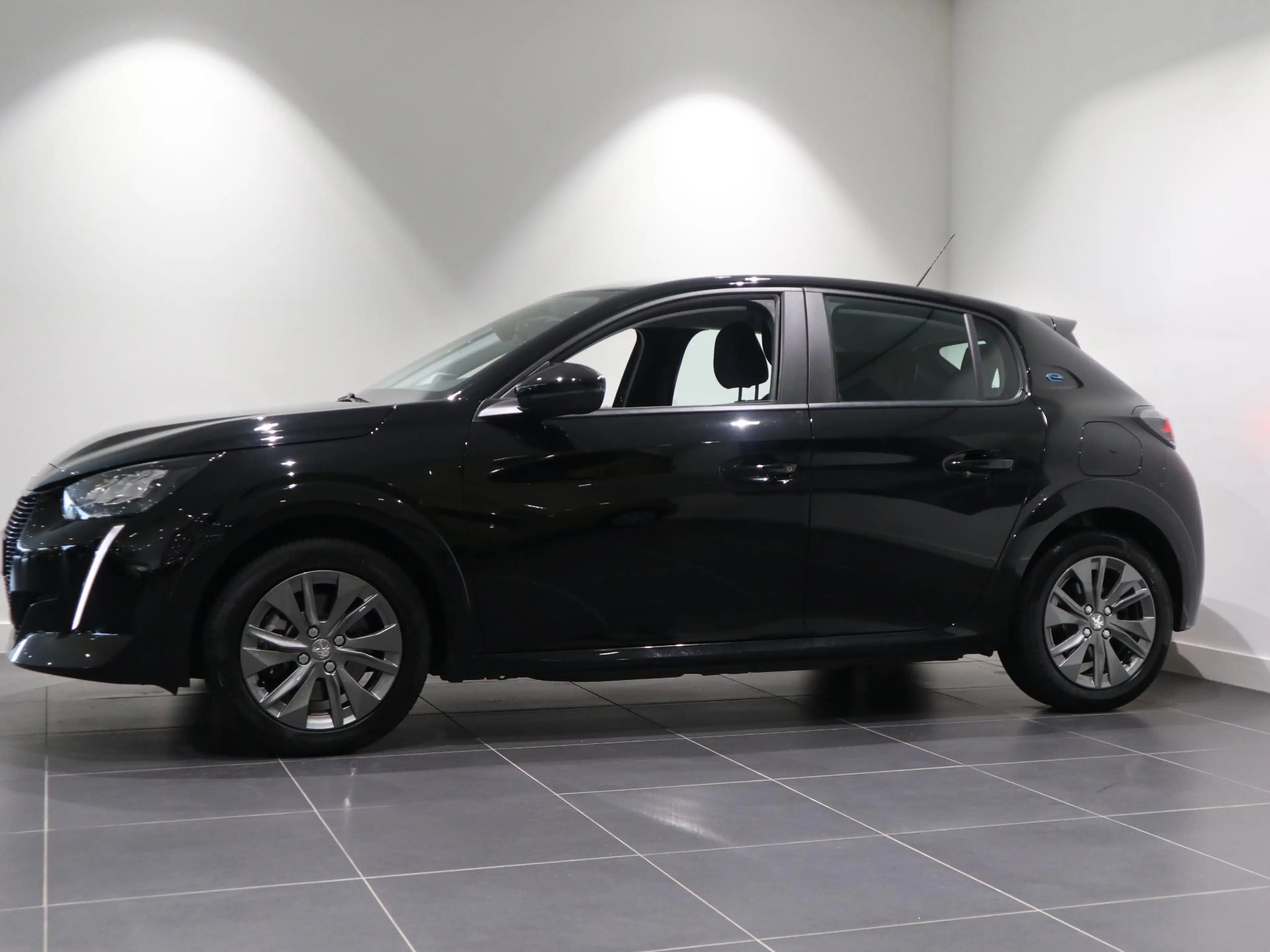 Peugeot e-208 EV Active Pack 50 kWh ANDROID AUTO/ APPLE CARPLAY — photo 3