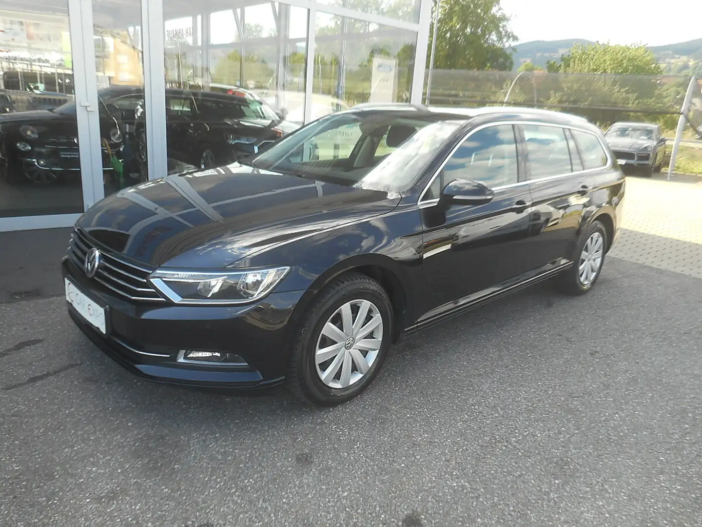 Volkswagen Passat Variant Comfortline 1,6 TDI DSG Schwarz - 1