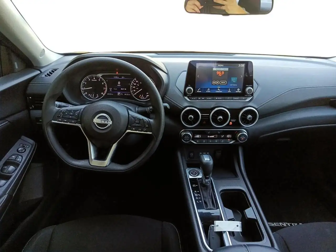 Nissan Sentra снимка Nissan Sentra