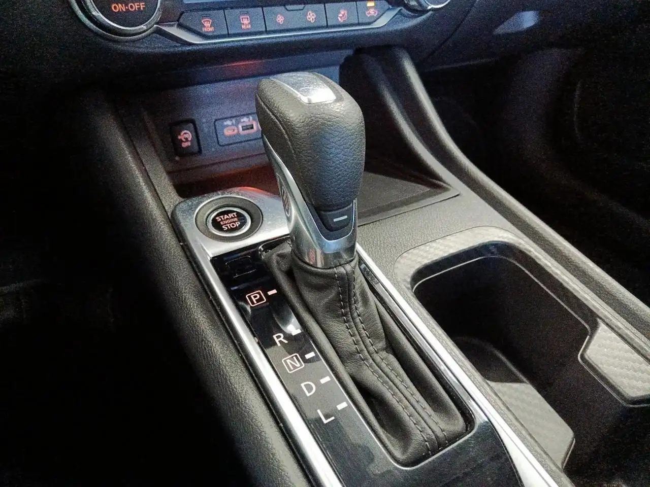Nissan Sentra снимка Nissan Sentra