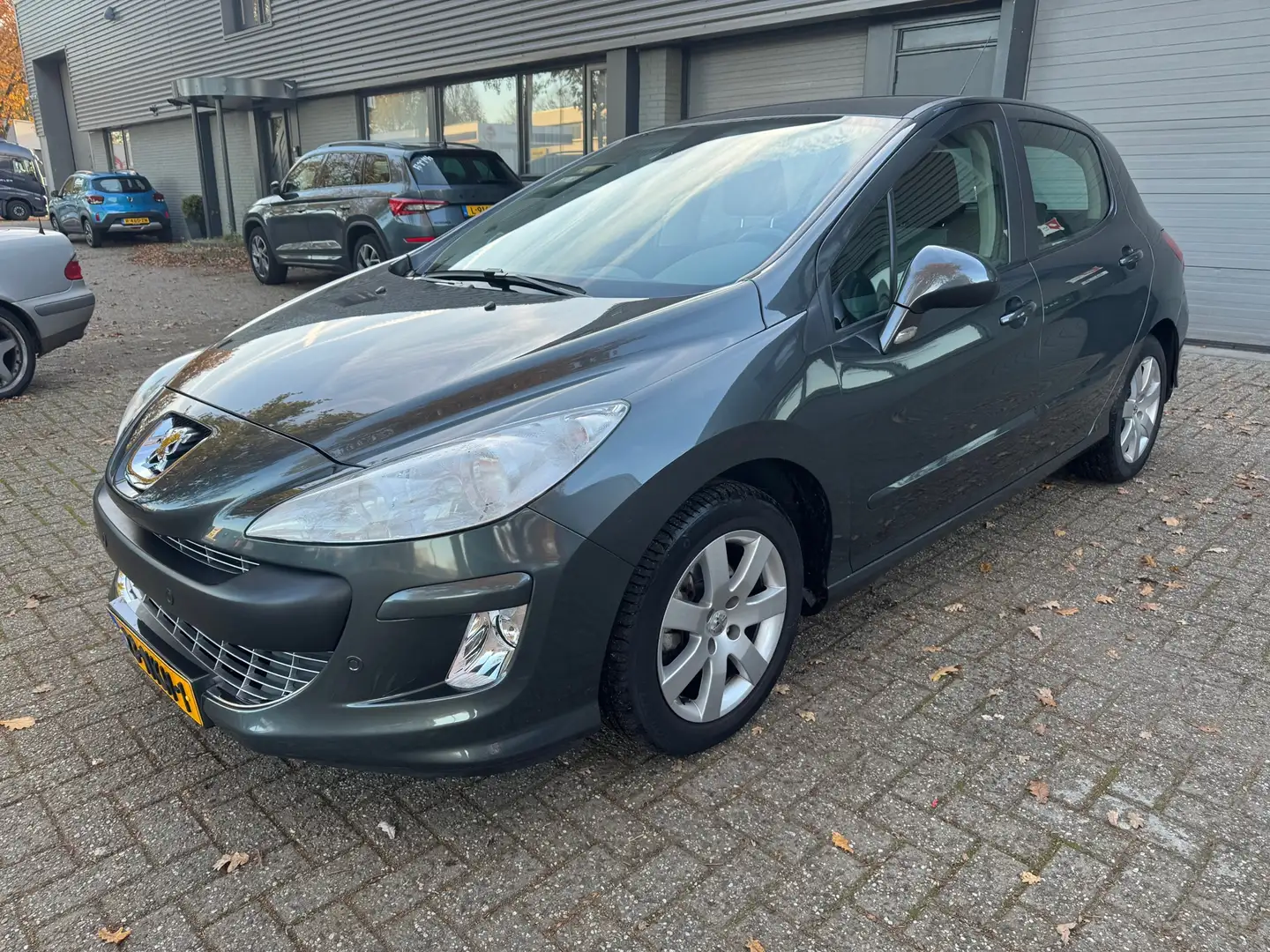 Peugeot 308 1.6 VTi Sublime Grijs - 1