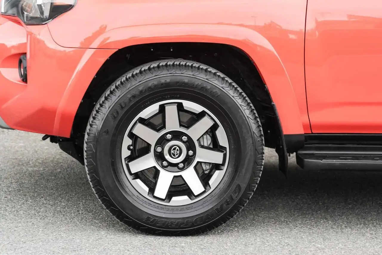 Toyota 4-Runner снимка Toyota 4-Runner