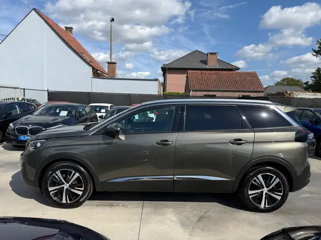 Peugeot 5008 view 8