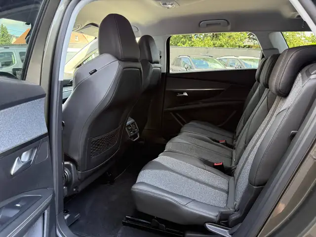 Peugeot 5008 view 14