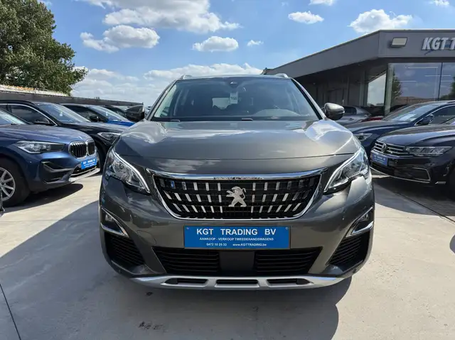 Peugeot 5008 view 2