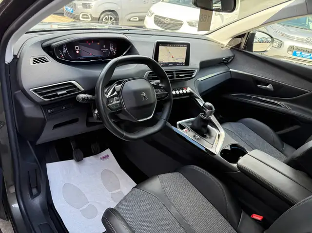 Peugeot 5008 view 13