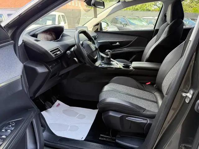 Peugeot 5008 view 12