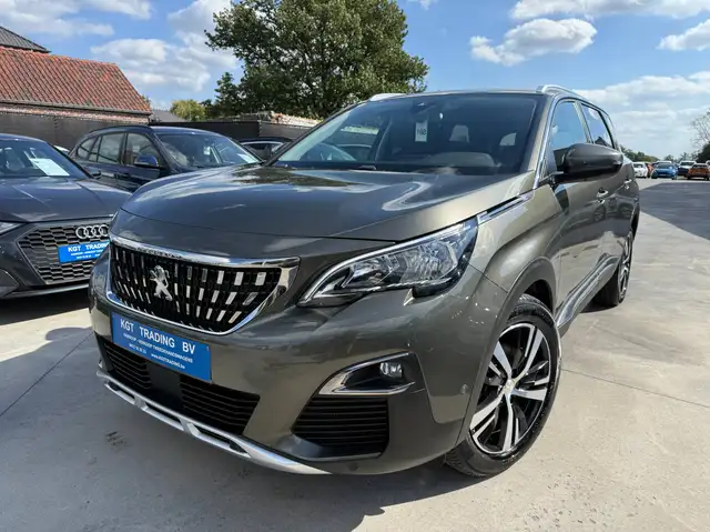 Peugeot 5008 main image