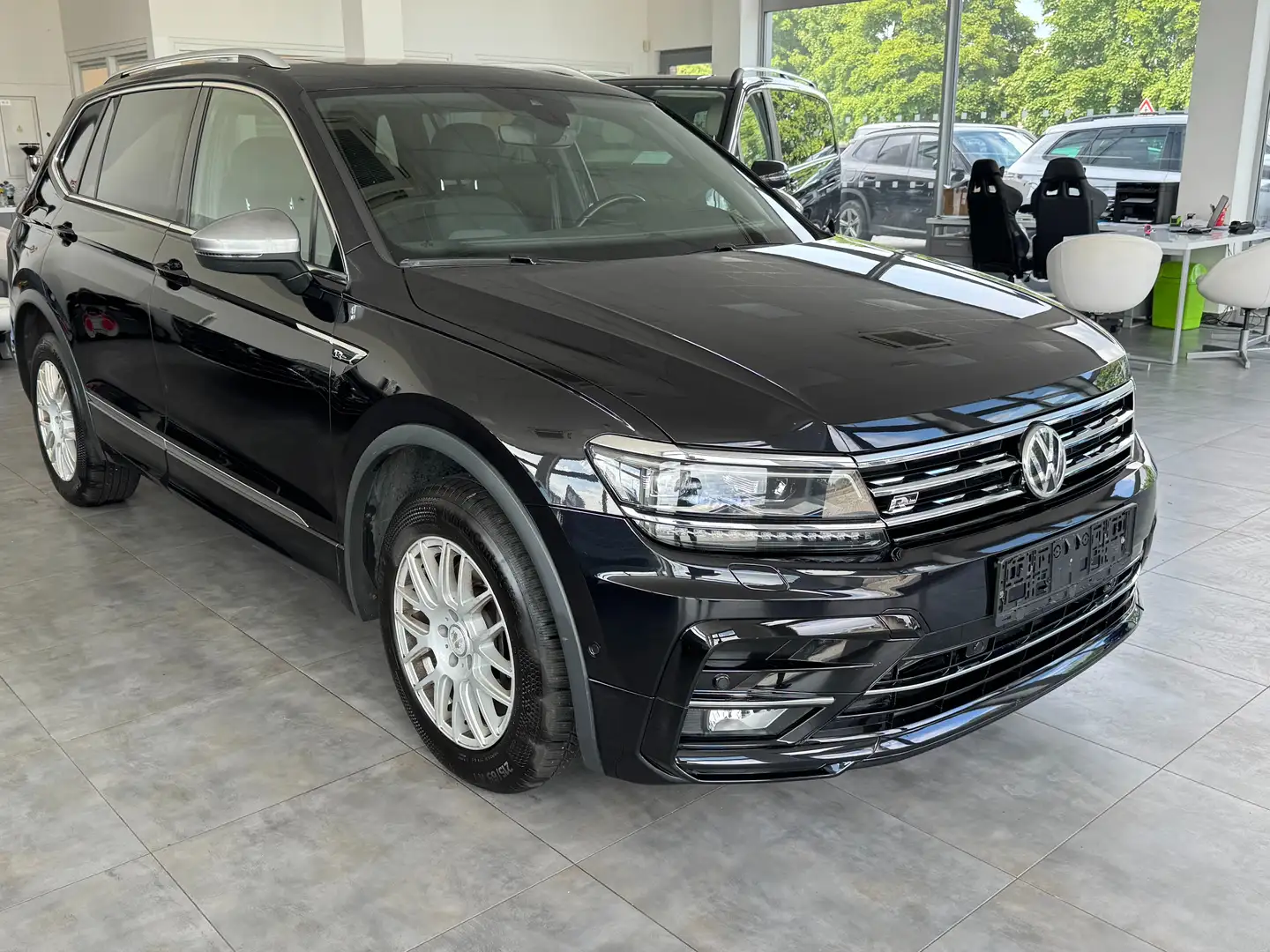 Volkswagen Tiguan Allspace 2.0TSI 4M DSG R Line*PANO*ACC*HUD*AHK* 7 SITZER Schwarz - 1