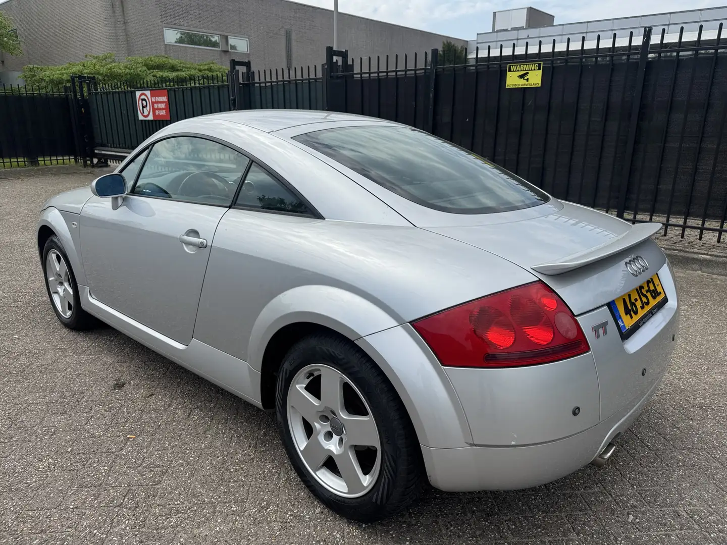 Audi TT 1.8 5V Turbo 180 PK Leer/Stoelverw/Clima/PDC Gris - 2