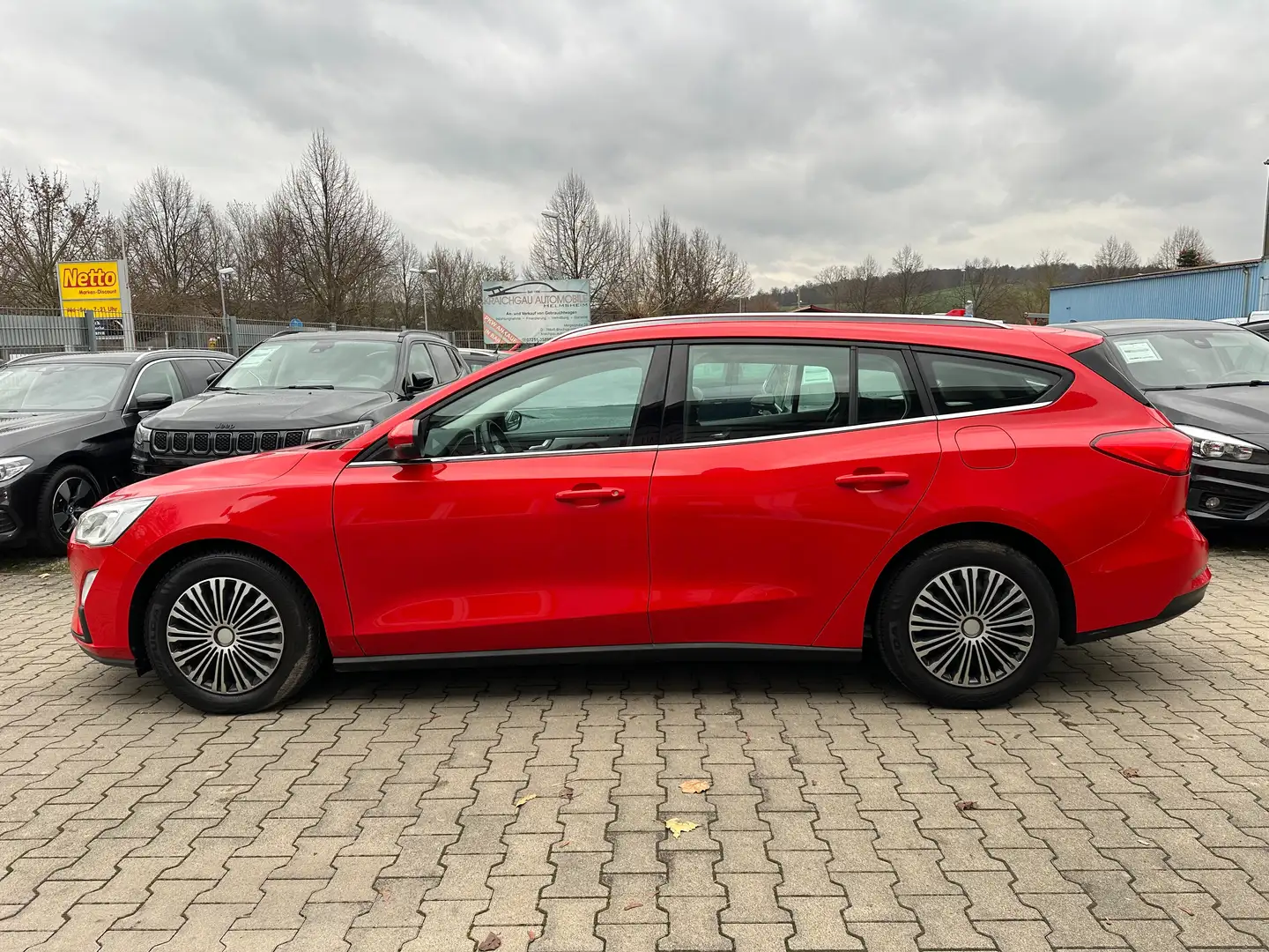 Ford Focus 1.0 EcoB*NAVI*KLIMA*PDC*Spurh+Verkehr*TÜV Neu Rot - 2