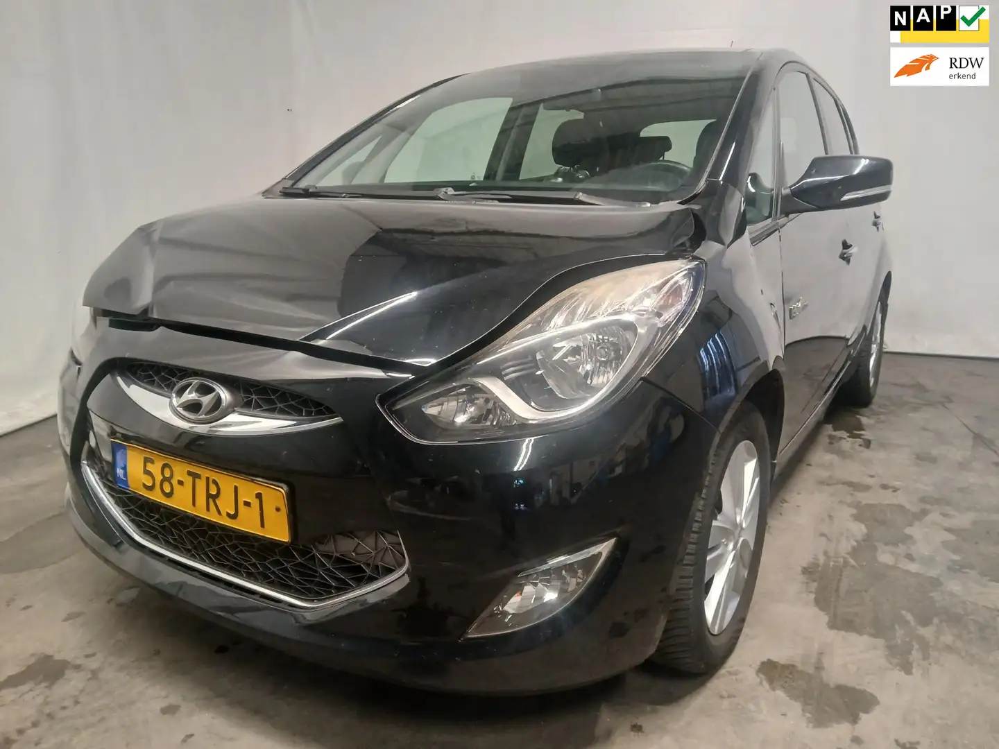 Hyundai iX20 1.6i i-Catcher - Front Schade Zwart - 1