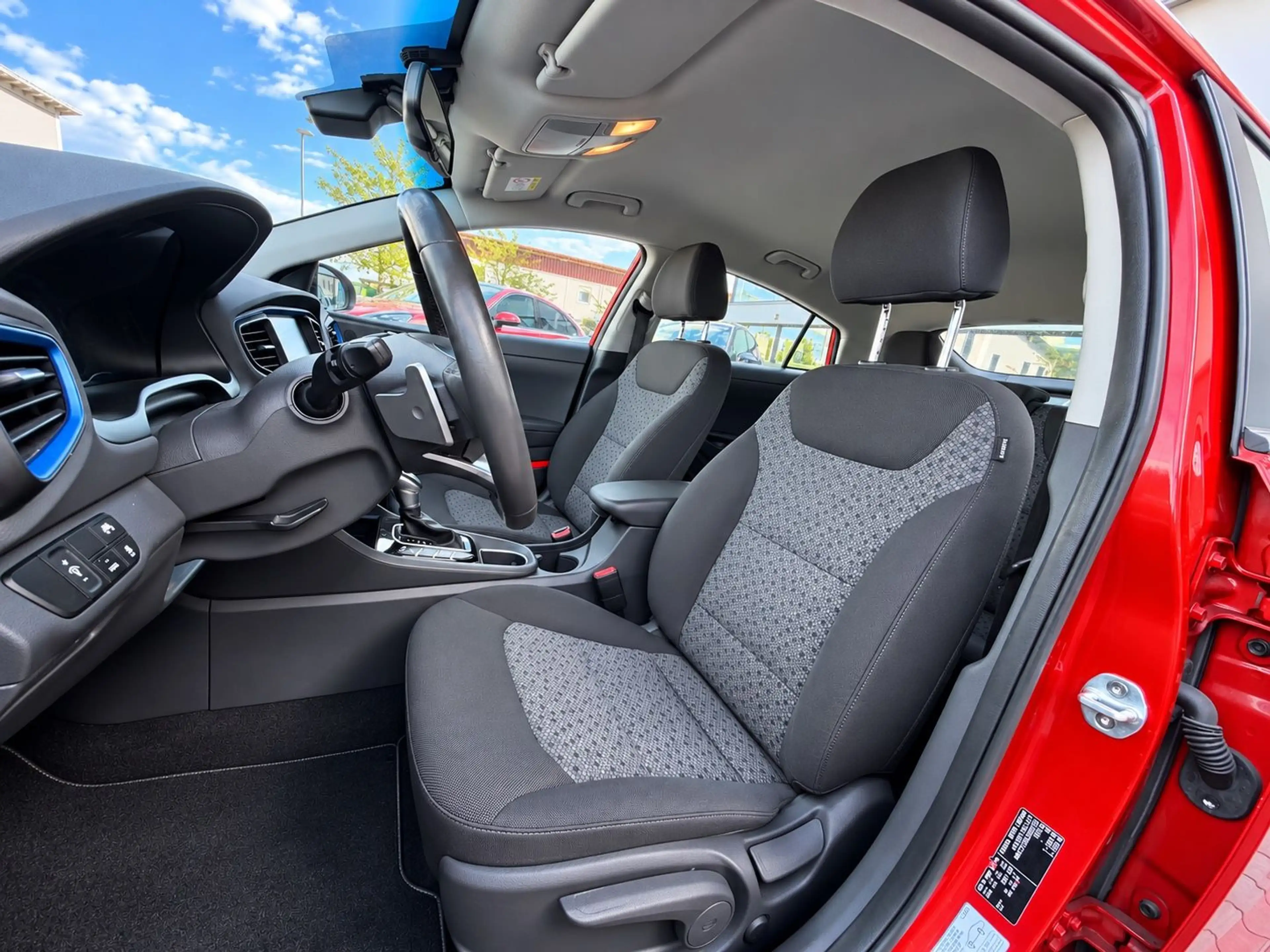 Hyundai IONIQ Ioniq Style Plug-In Hybrid — photo 9
