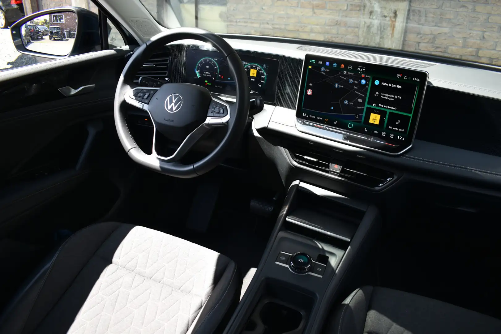 Volkswagen Tiguan 1.5 eTSI LIFE TREKHAAK | CAMERA | STUUR VERW. Blauw - 2