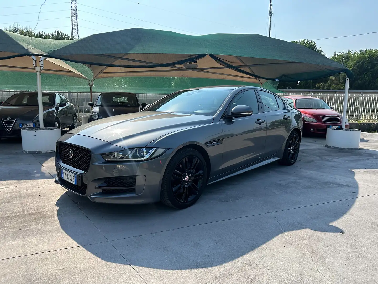 Jaguar XE XE 2.0d R-Sport 180cv auto Grigio - 1