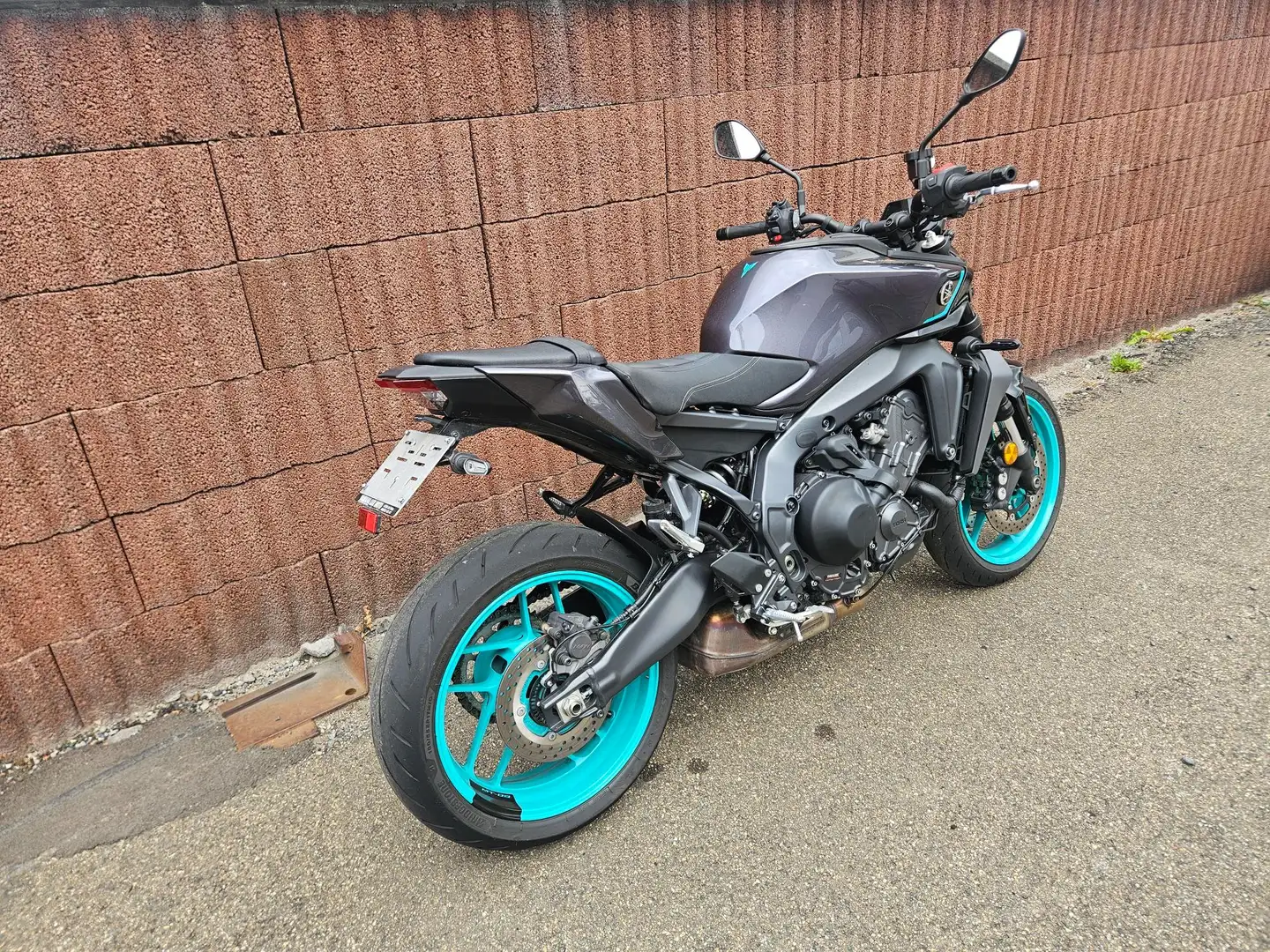 Yamaha MT-09 Y-AMT Grijs - 2