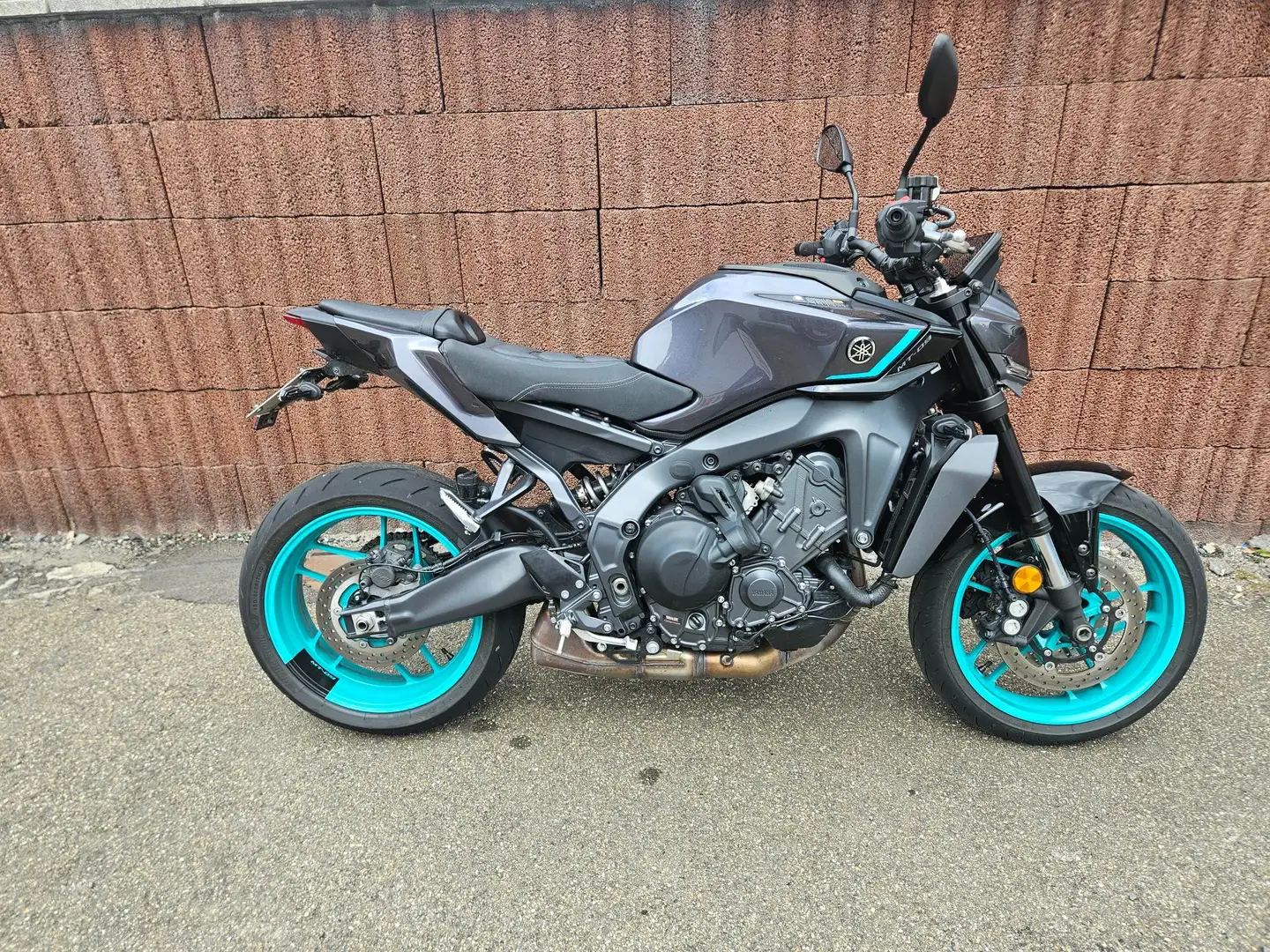 Yamaha MT-09 Y-AMT Grijs - 1