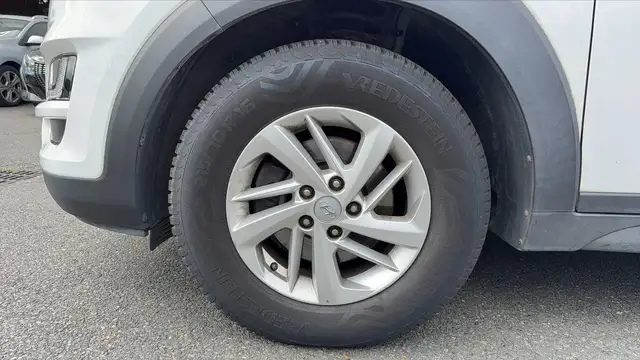 Hyundai Tucson view 18