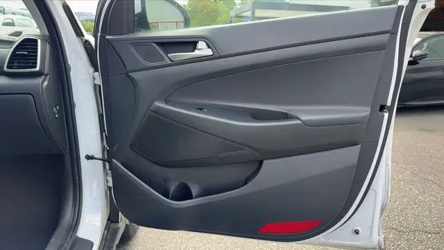 Hyundai Tucson view 23