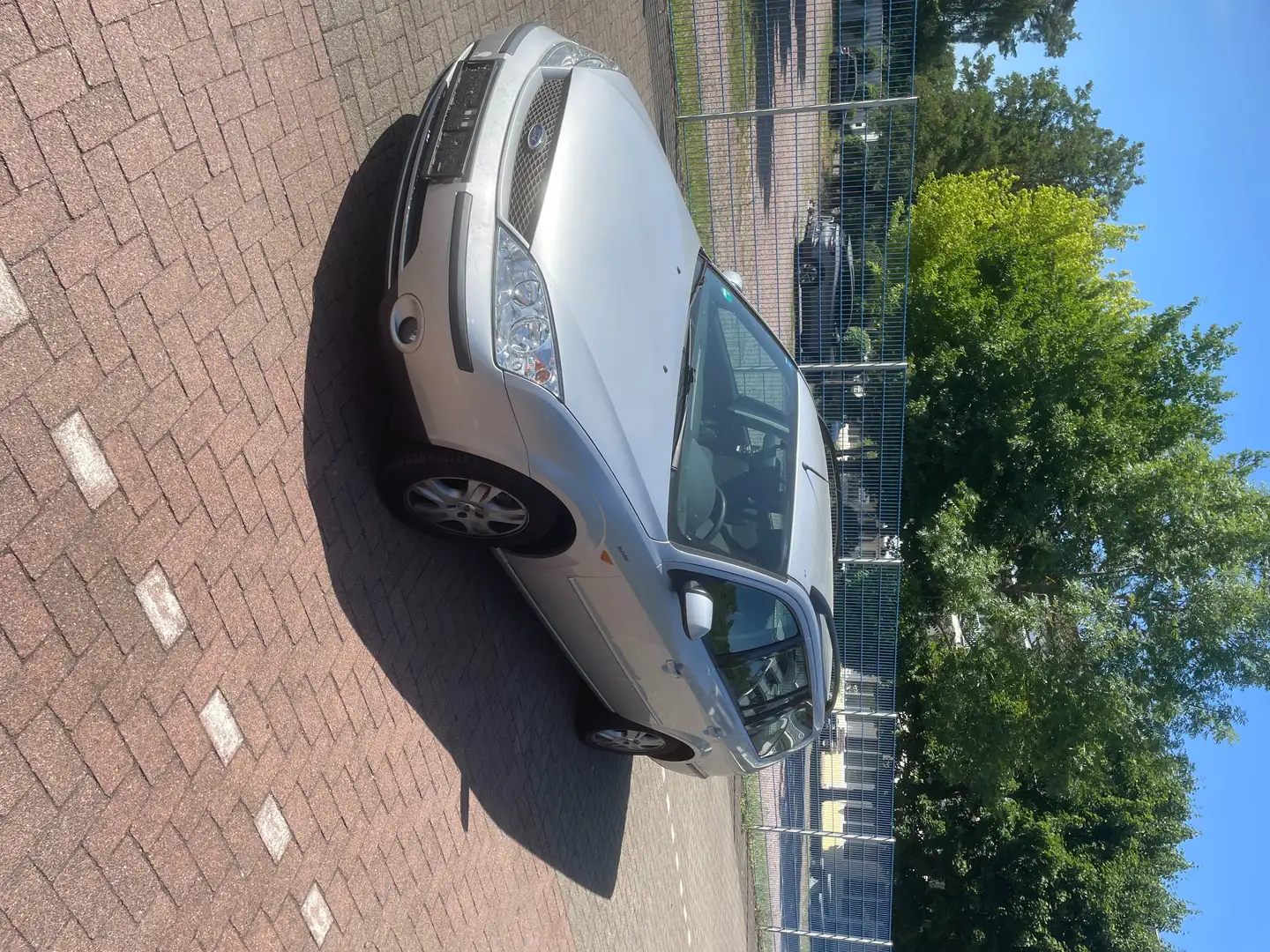 Ford Mondeo 2.0 Turnier TDCi Trend,TÜV 09/25 Silber - 1