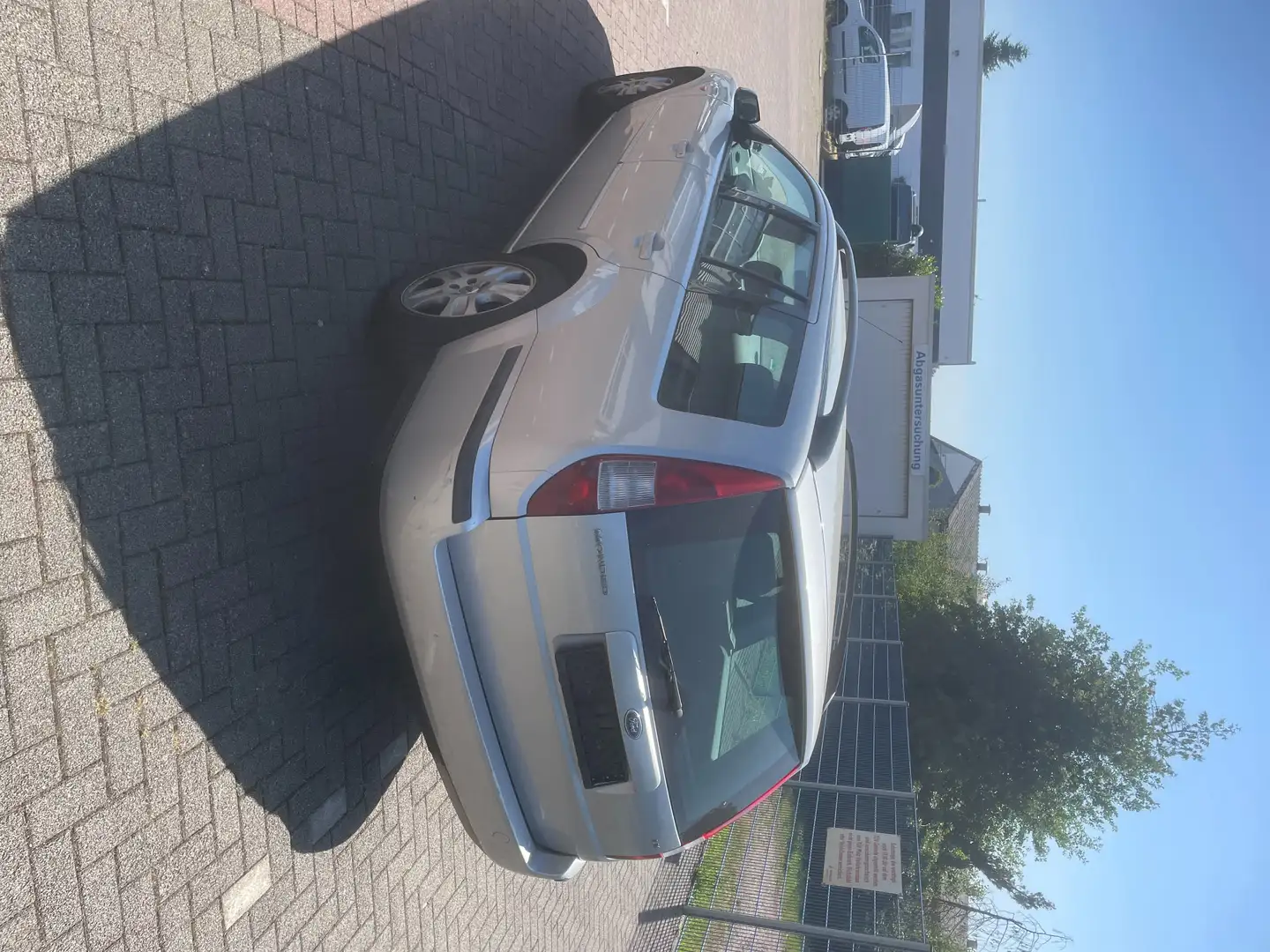 Ford Mondeo 2.0 Turnier TDCi Trend,TÜV 09/25 Silber - 2