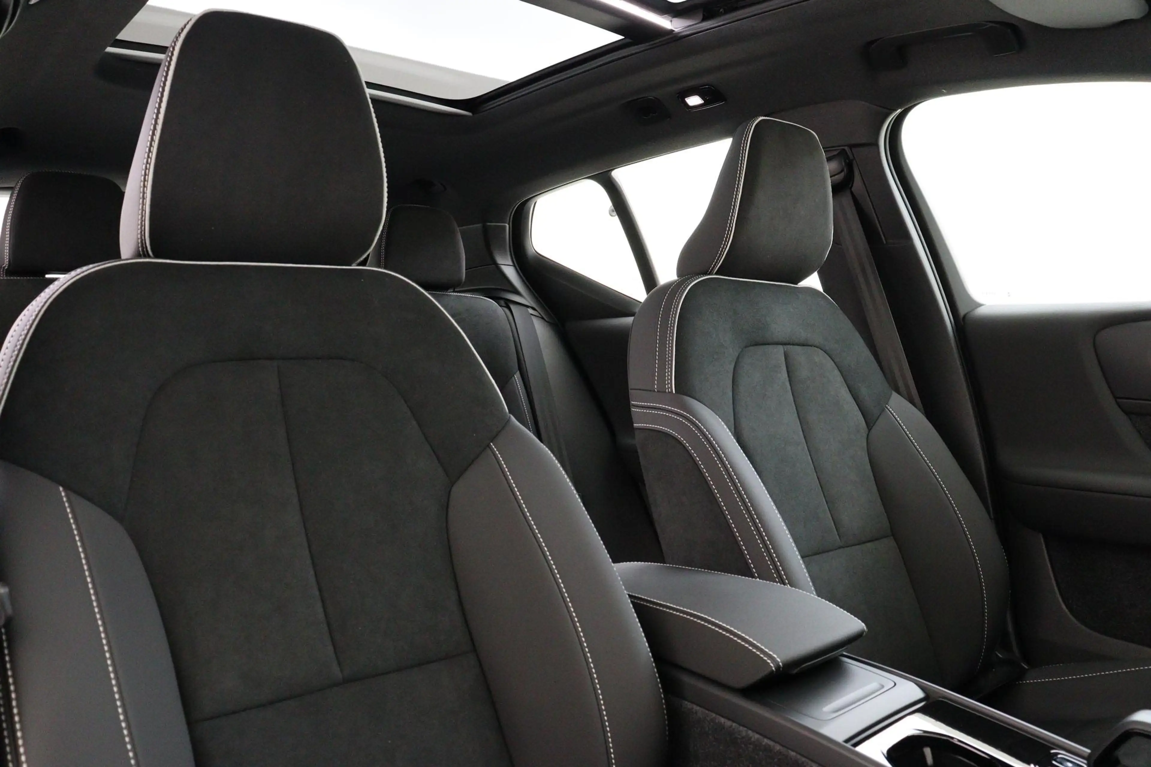 Volvo EX40 SINGLE MOTOR EXTENDED RANGE ULTRA EUROPA 82 kWh -P — photo 14