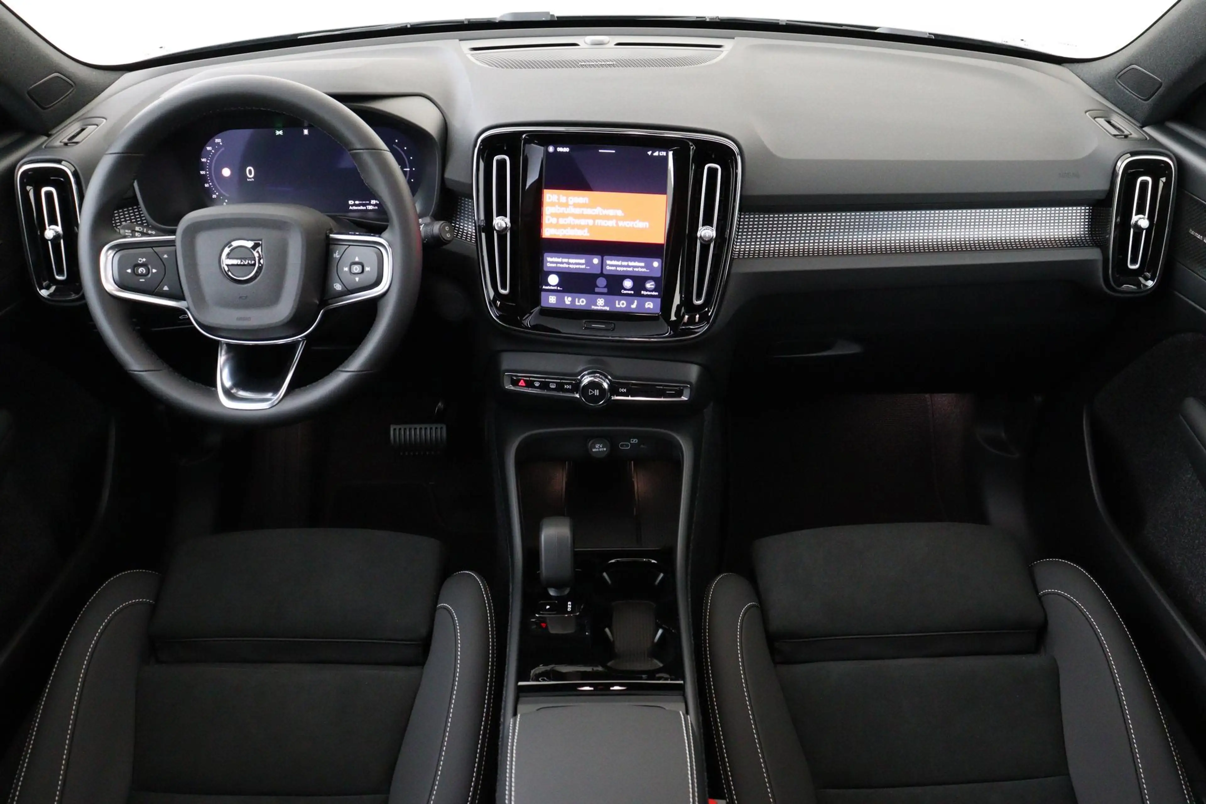Volvo EX40 SINGLE MOTOR EXTENDED RANGE ULTRA EUROPA 82 kWh -P — photo 4