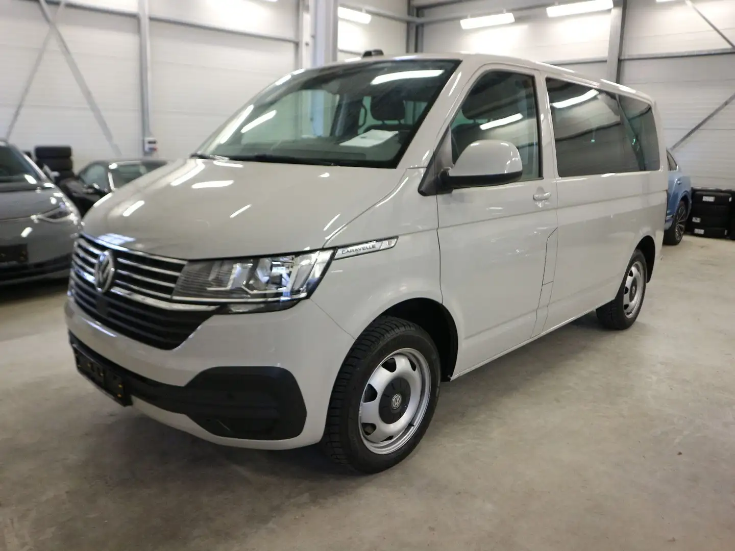 Volkswagen T6 Caravelle T6.1 Caravelle Comfortl TDI DSG AHK GRA Navi Kam Szary - 2