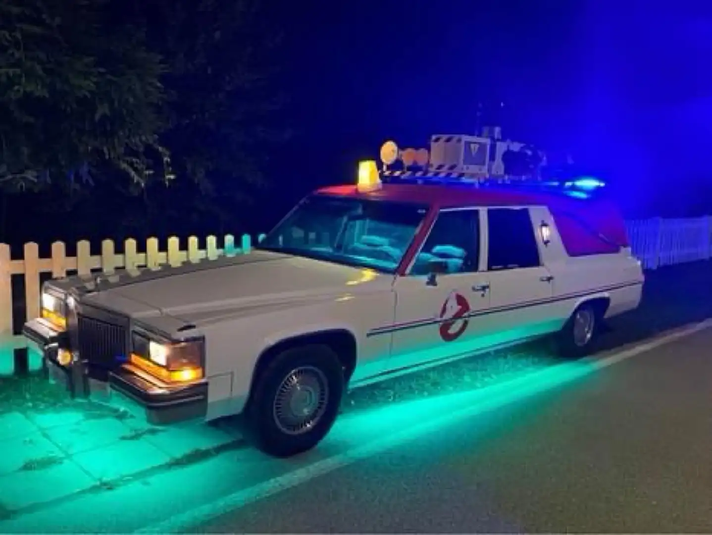 Cadillac Brougham Hearse Ecto-1 2016 White - 1
