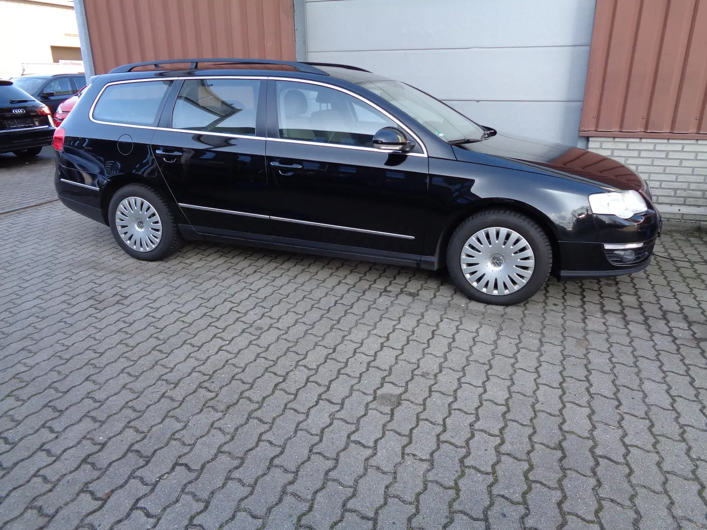 Volkswagen Passat Variant 2.0 TDI Comfortline *DSG* Schwarz - 2