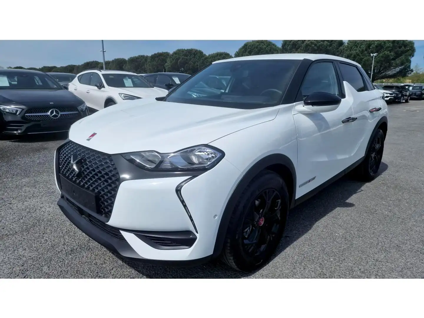 DS Automobiles DS 3 Crossback 1.2i PureTech 100 Performance Line +GPS Weiß - 2