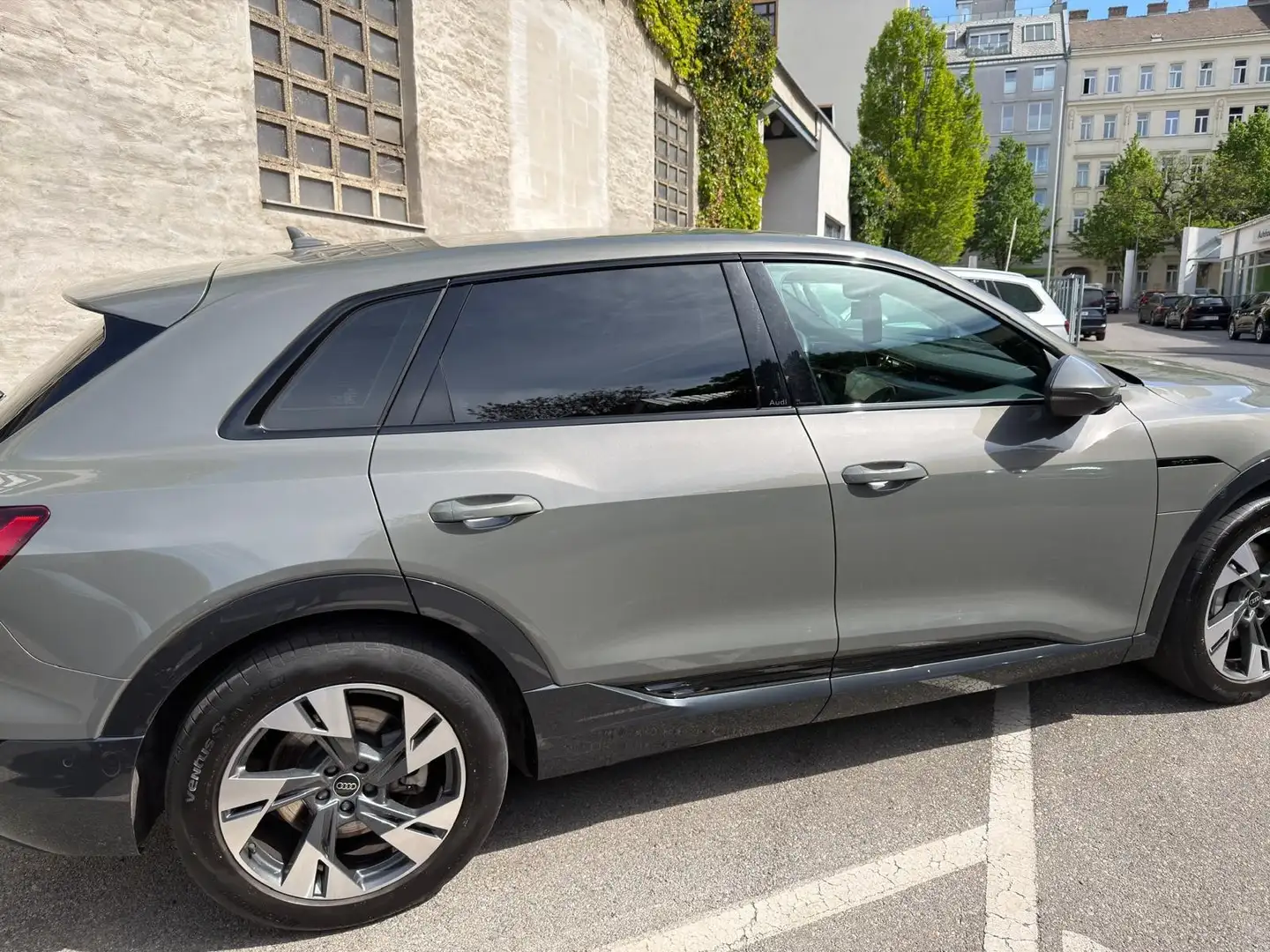 Audi Q8 e-tron Sportback 50 quattro 89kWh Business - 1