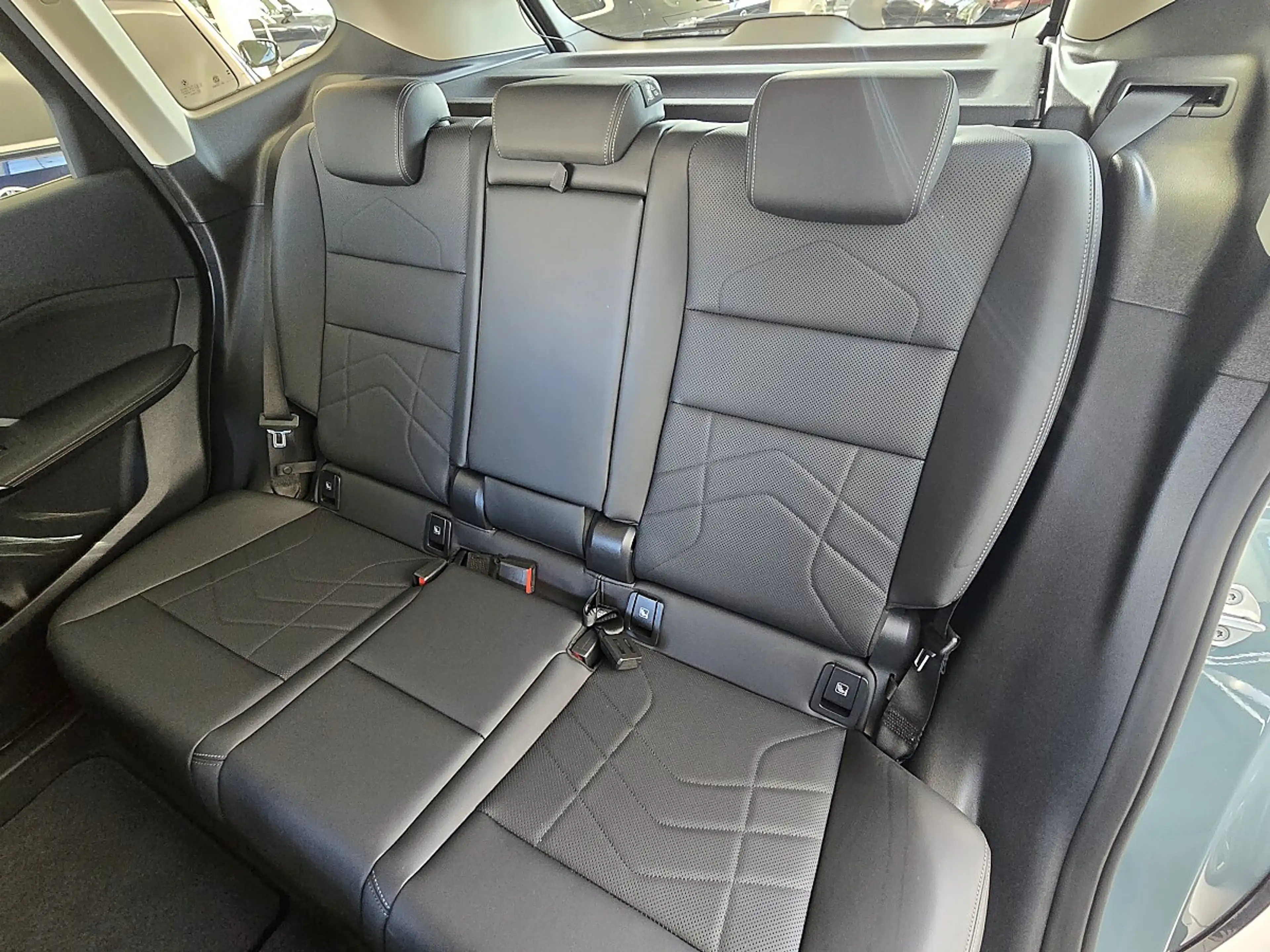 BMW iX1 xDrive30 "X Line" Vollleder/Head-Up/Komfortzugang — photo 15